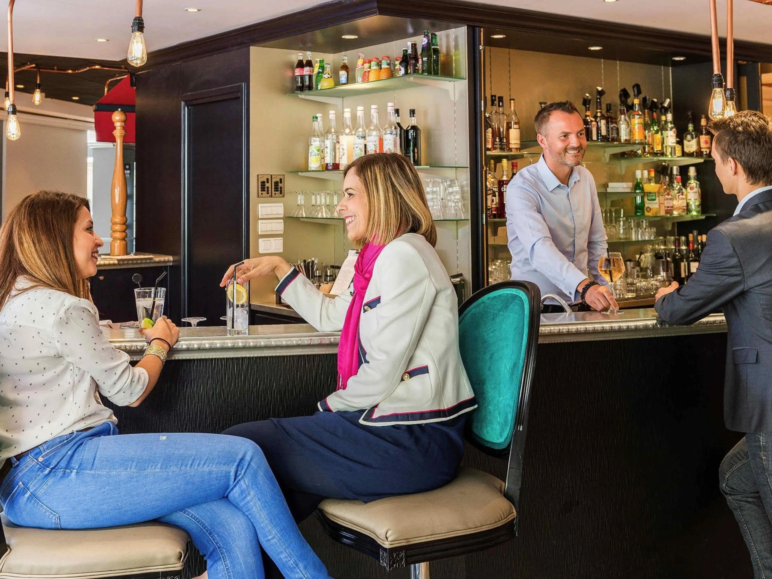 Lounge or bar in Mercure Paris Roissy CDG