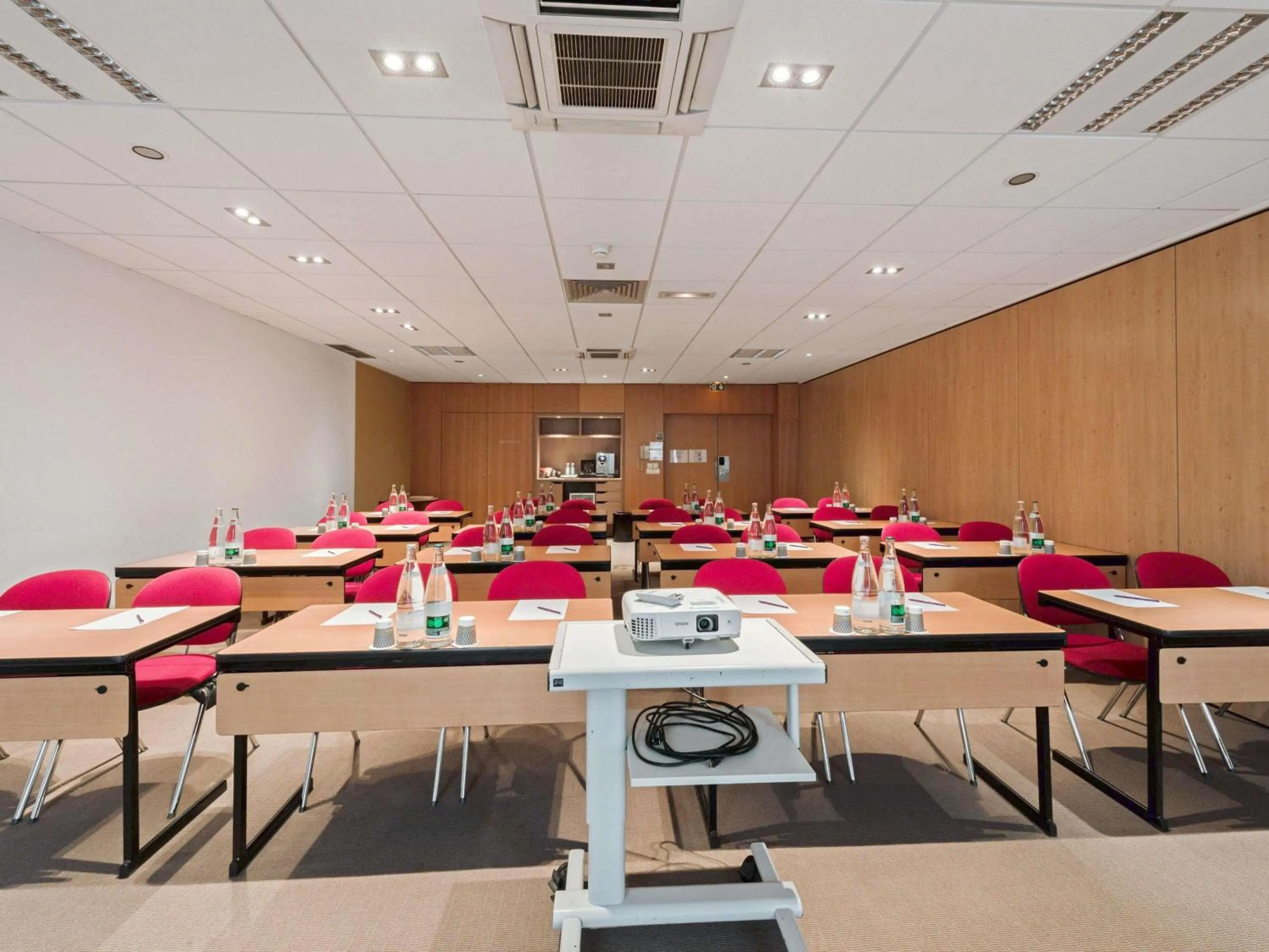 Meeting/conference room in Mercure Paris Roissy CDG