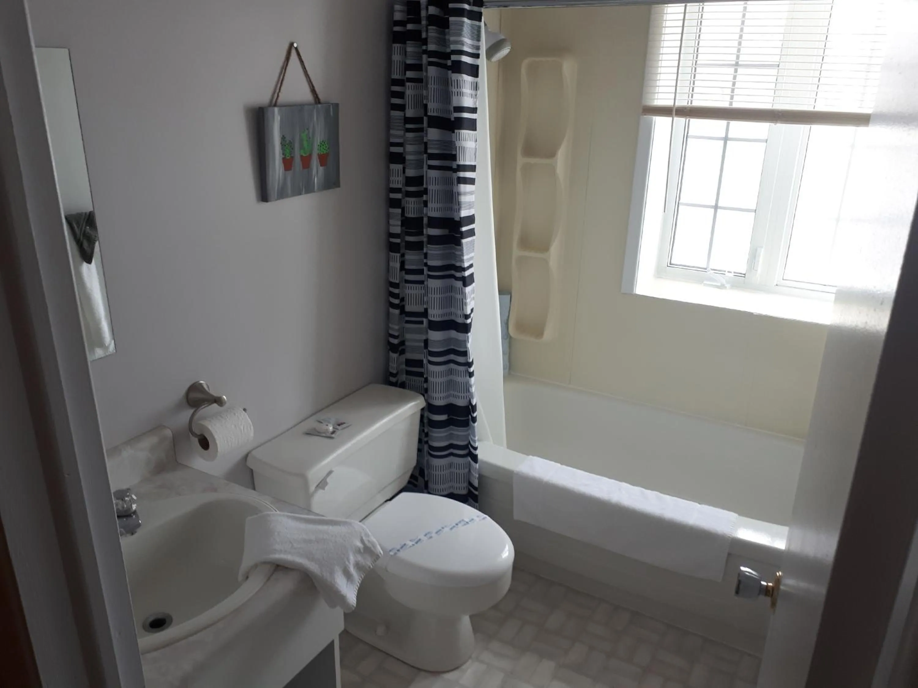 Bathroom in hotel au vieux bardeau