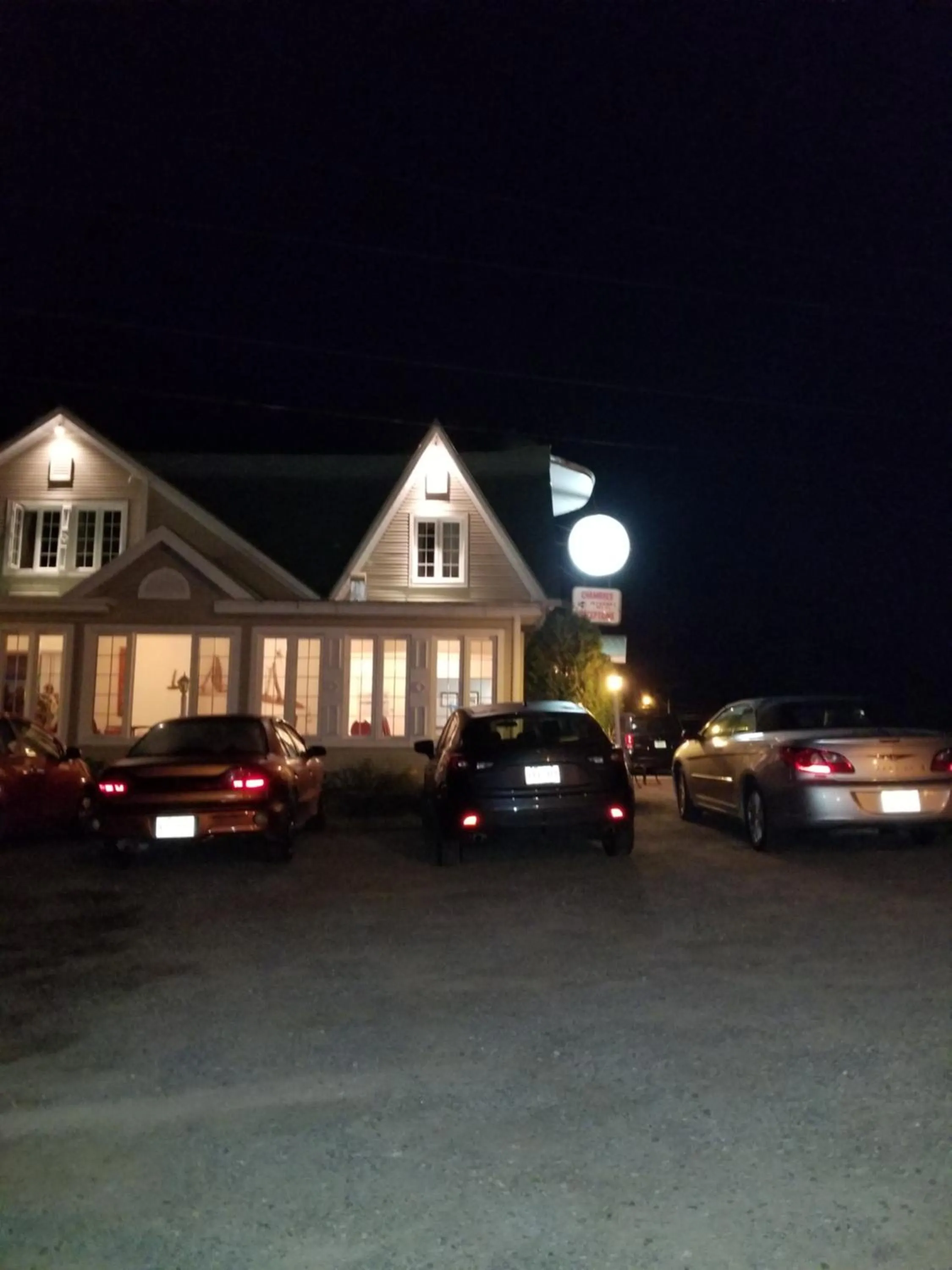 Parking in hotel au vieux bardeau