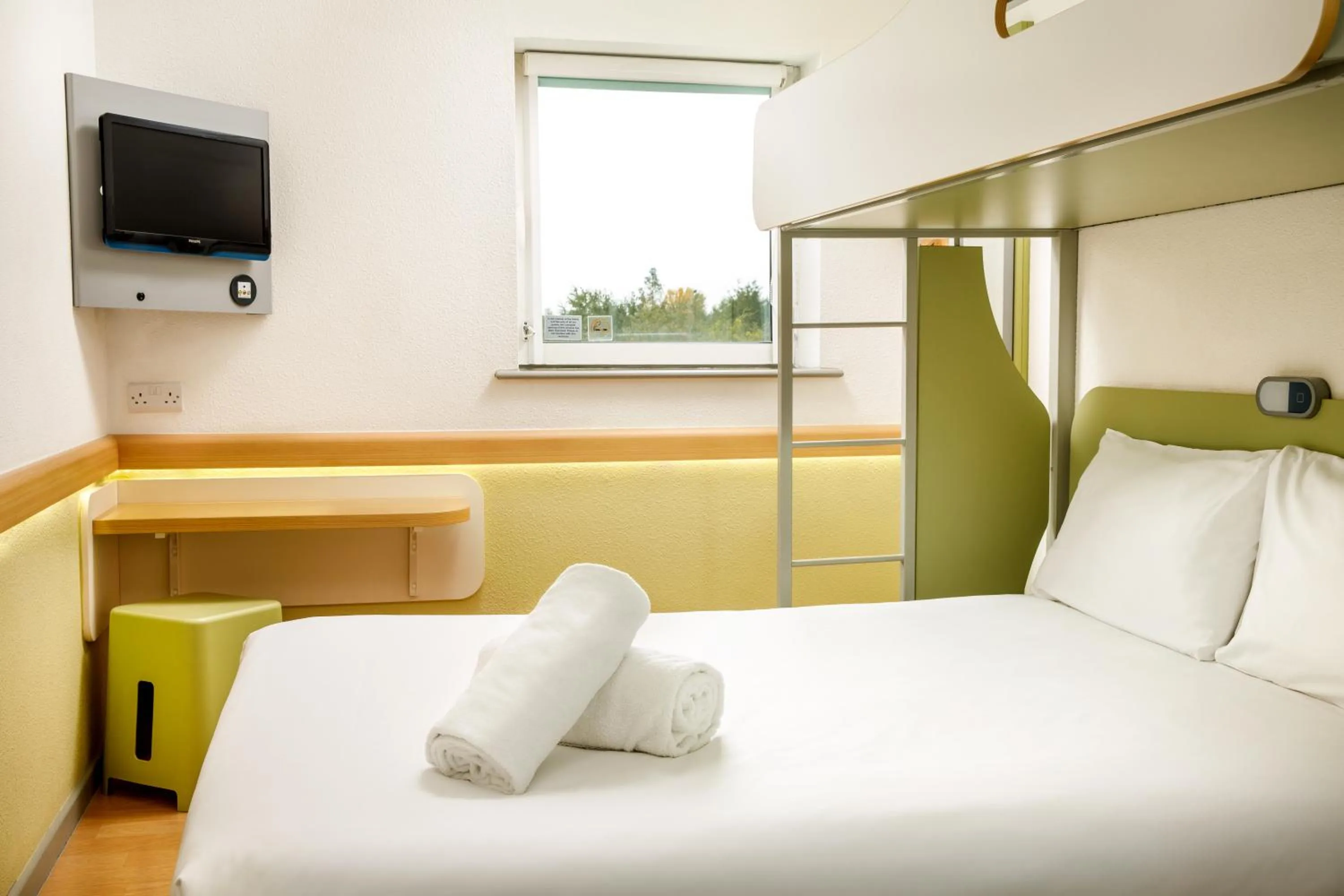 Photo of the whole room, Bed in ibis budget Sheffield Arena