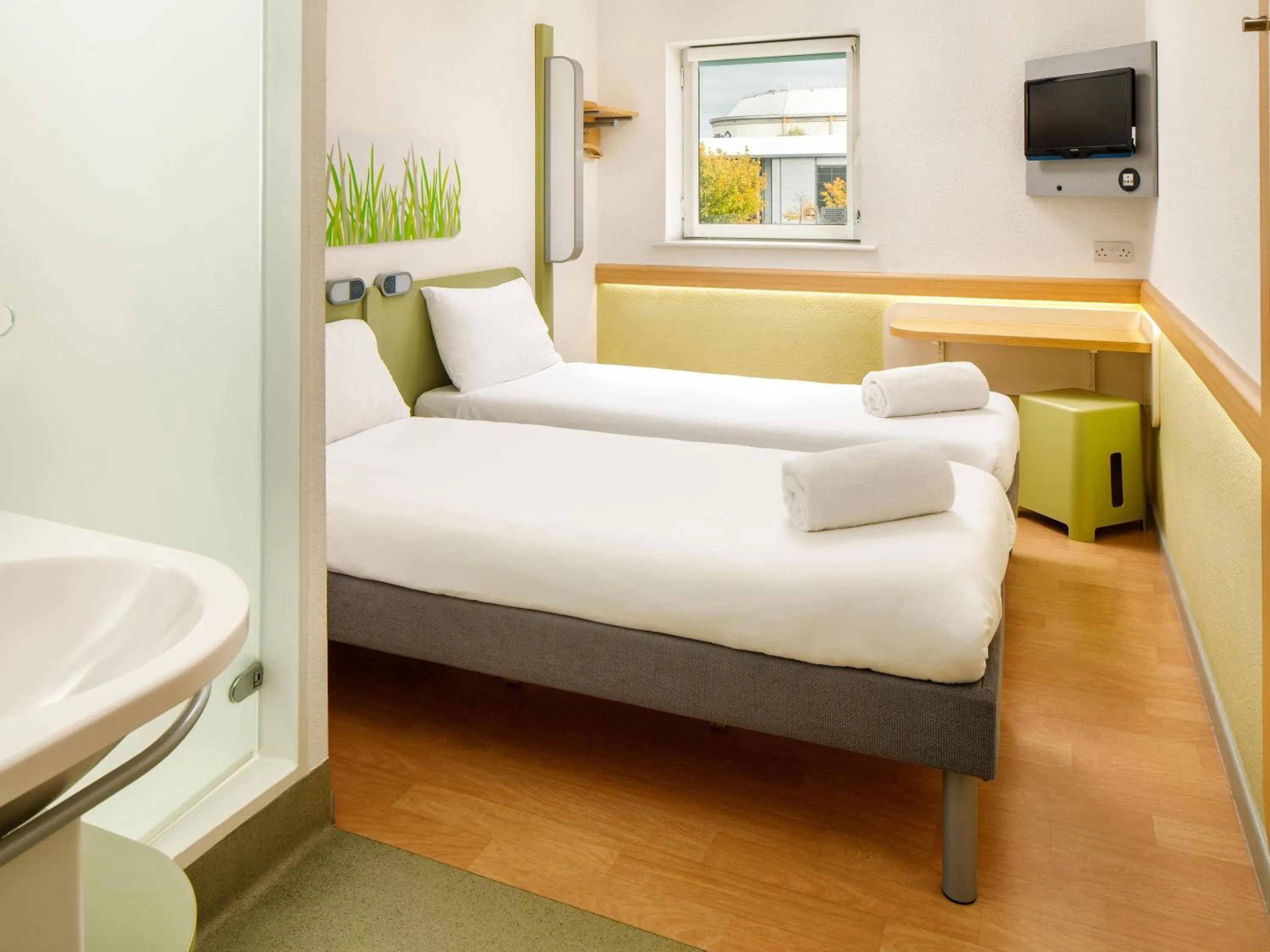 Bedroom, Bed in ibis budget Sheffield Arena