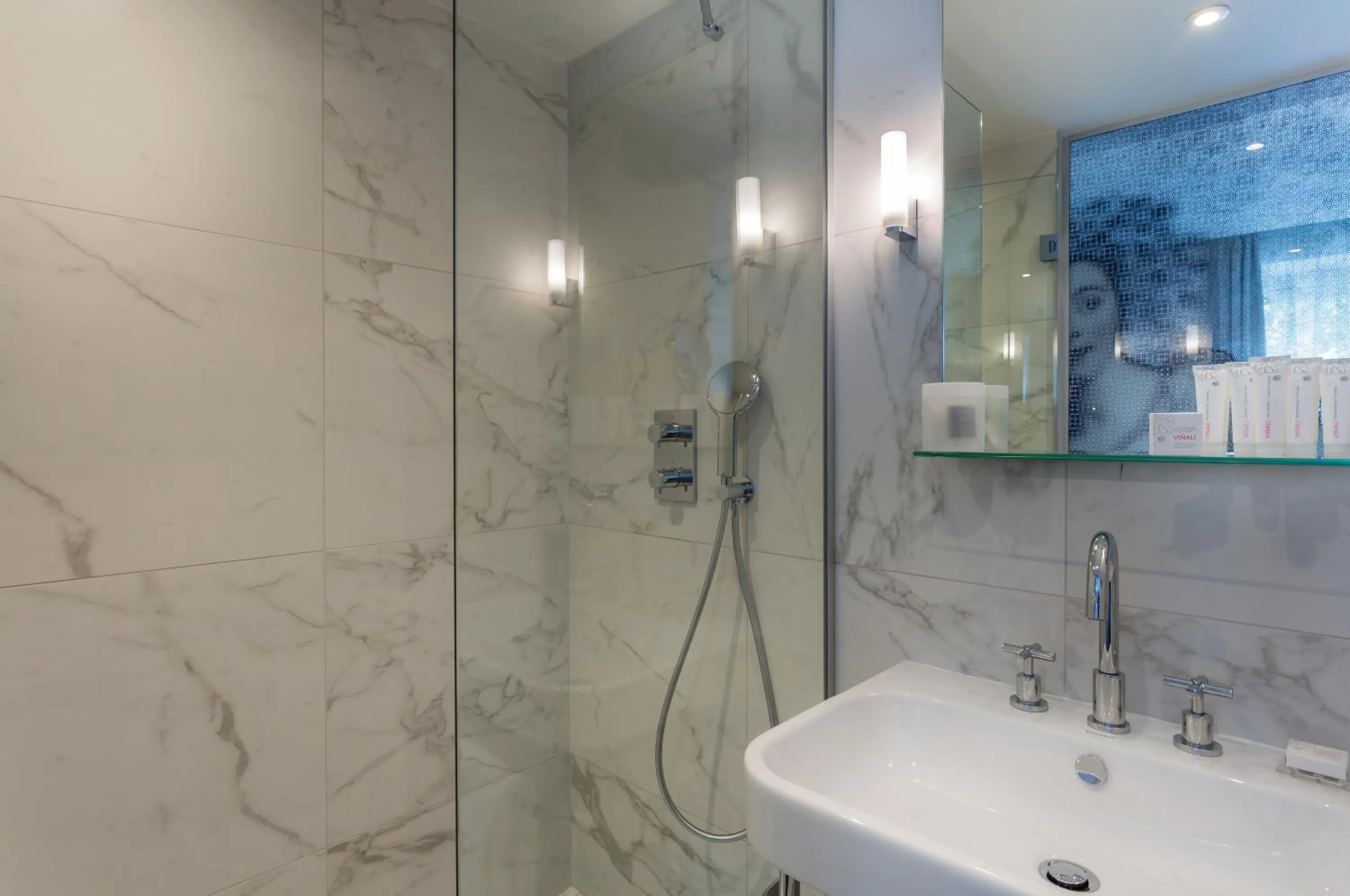 Bathroom in Hôtel La Comtesse