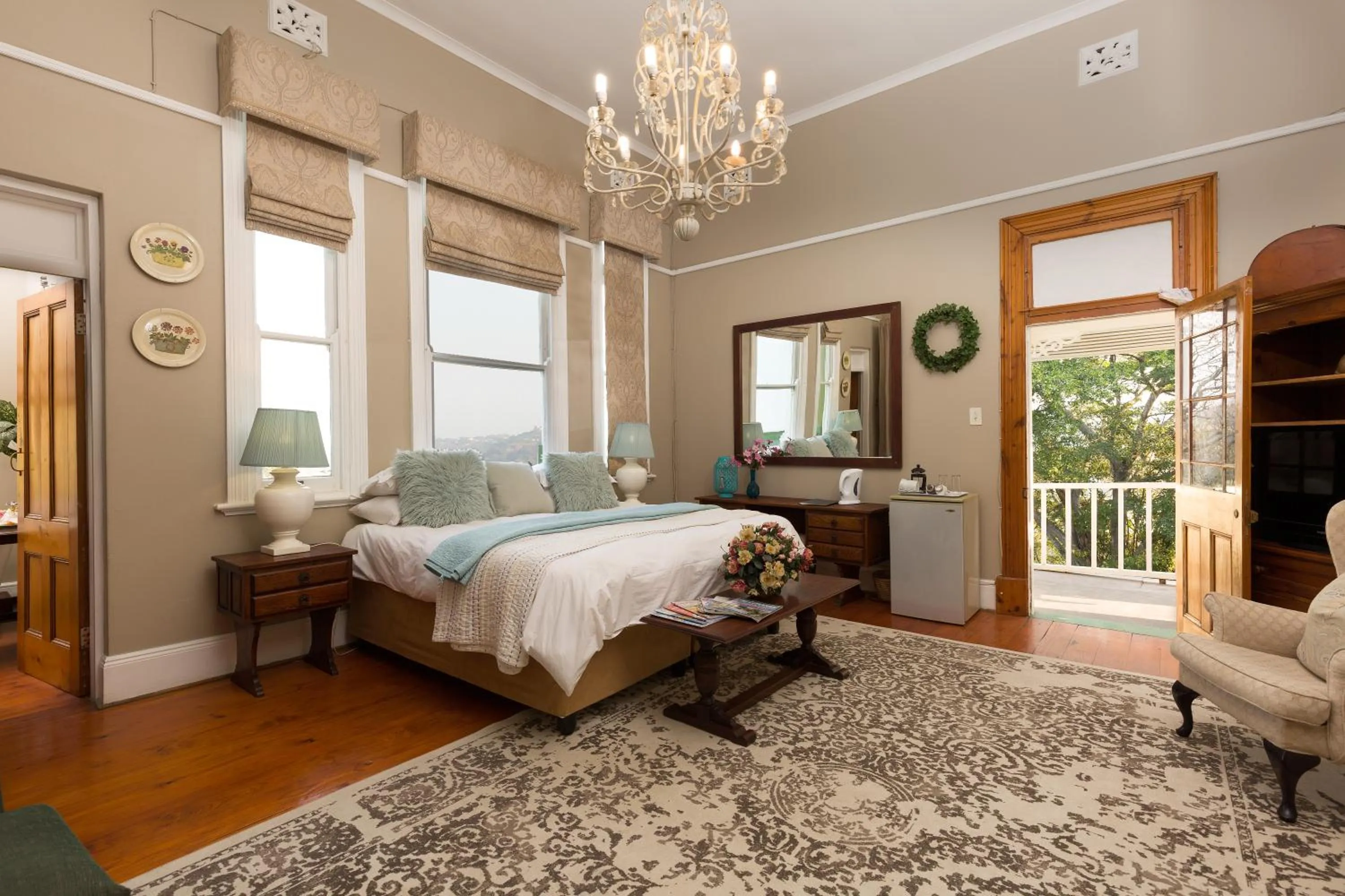 Photo of the whole room, Bed in Royston Hall Historical Guesthouse
