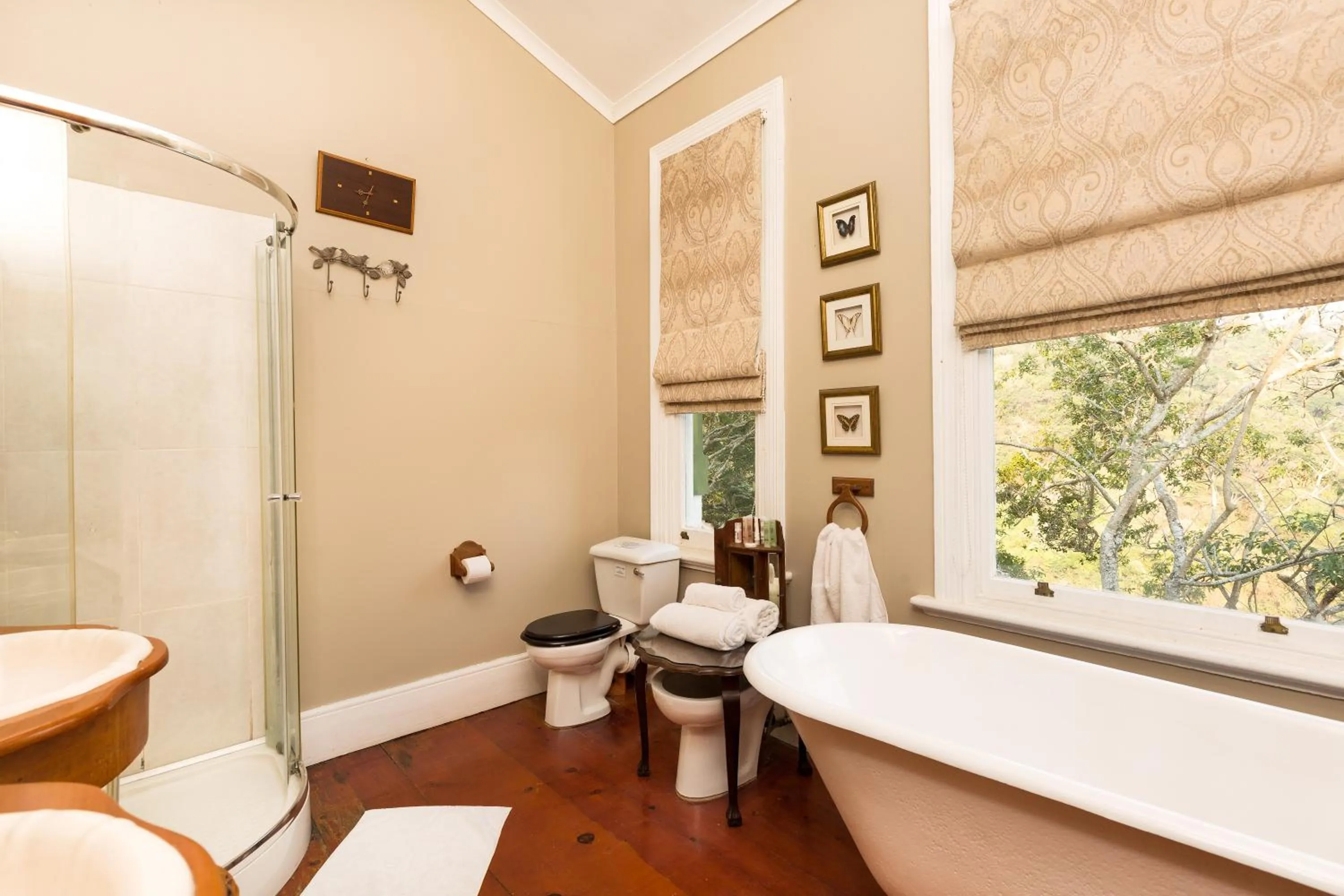 Bathroom in Royston Hall Historical Guesthouse