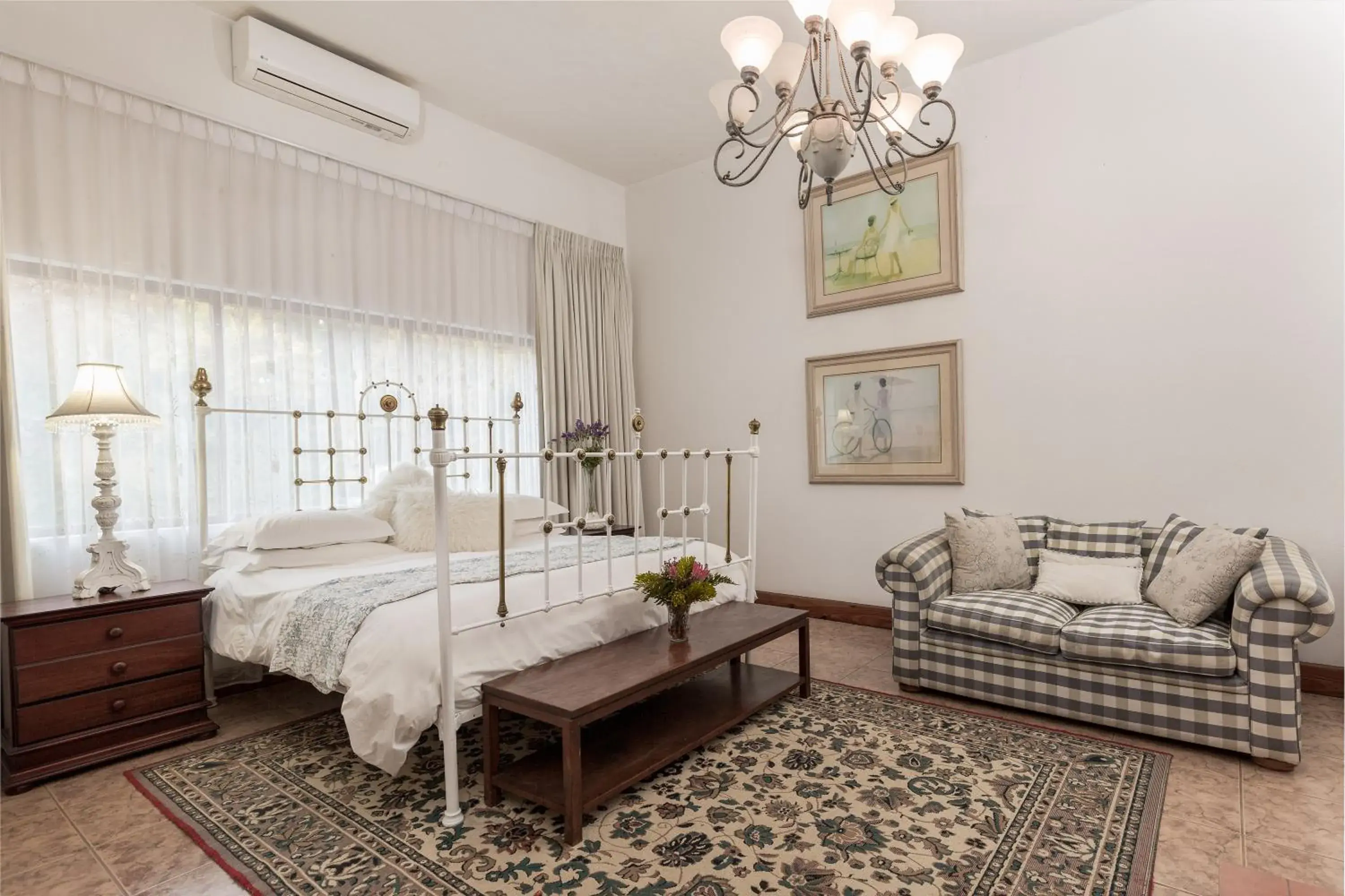 Honeymoon Suite - single occupancy in Royston Hall Historical Guesthouse Honeymoon Suite - single occupancy in Royston Hall Historical Guesthouse