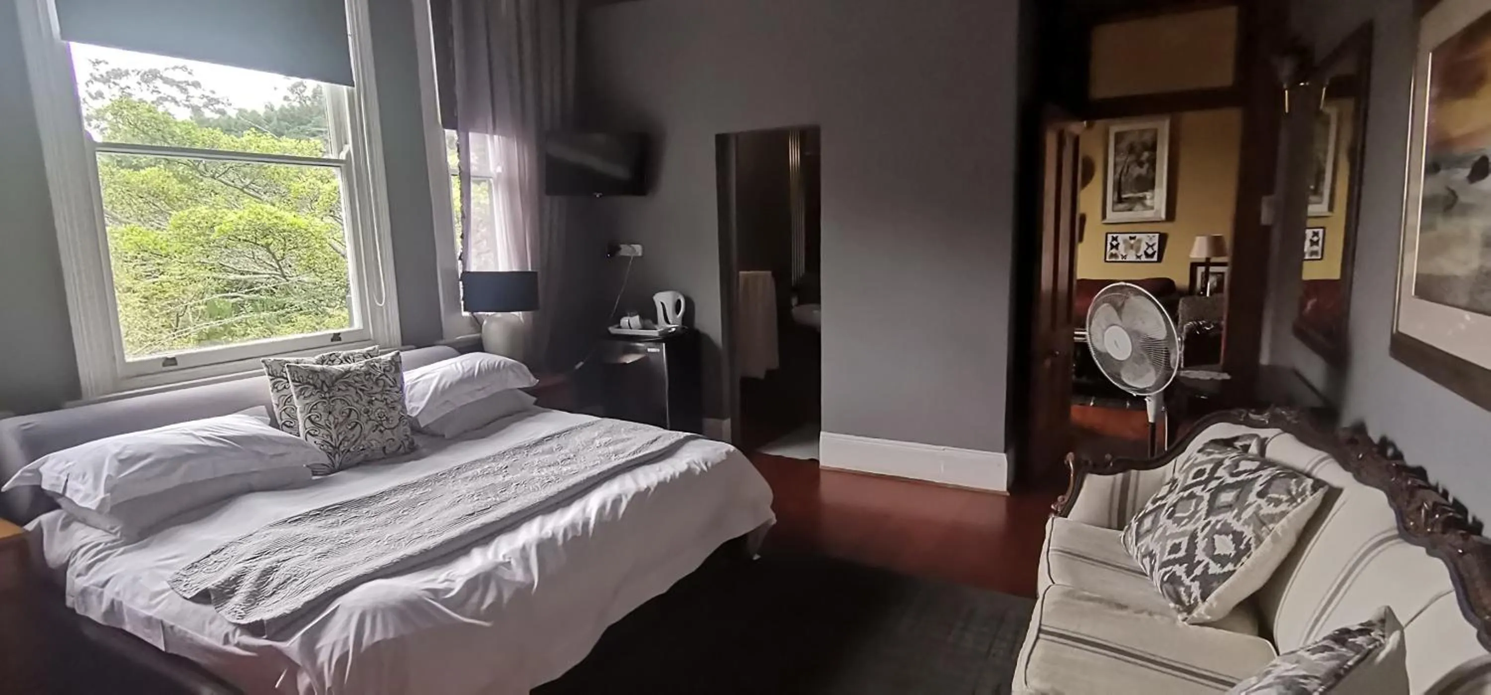 Photo of the whole room, Bed in Royston Hall Historical Guesthouse