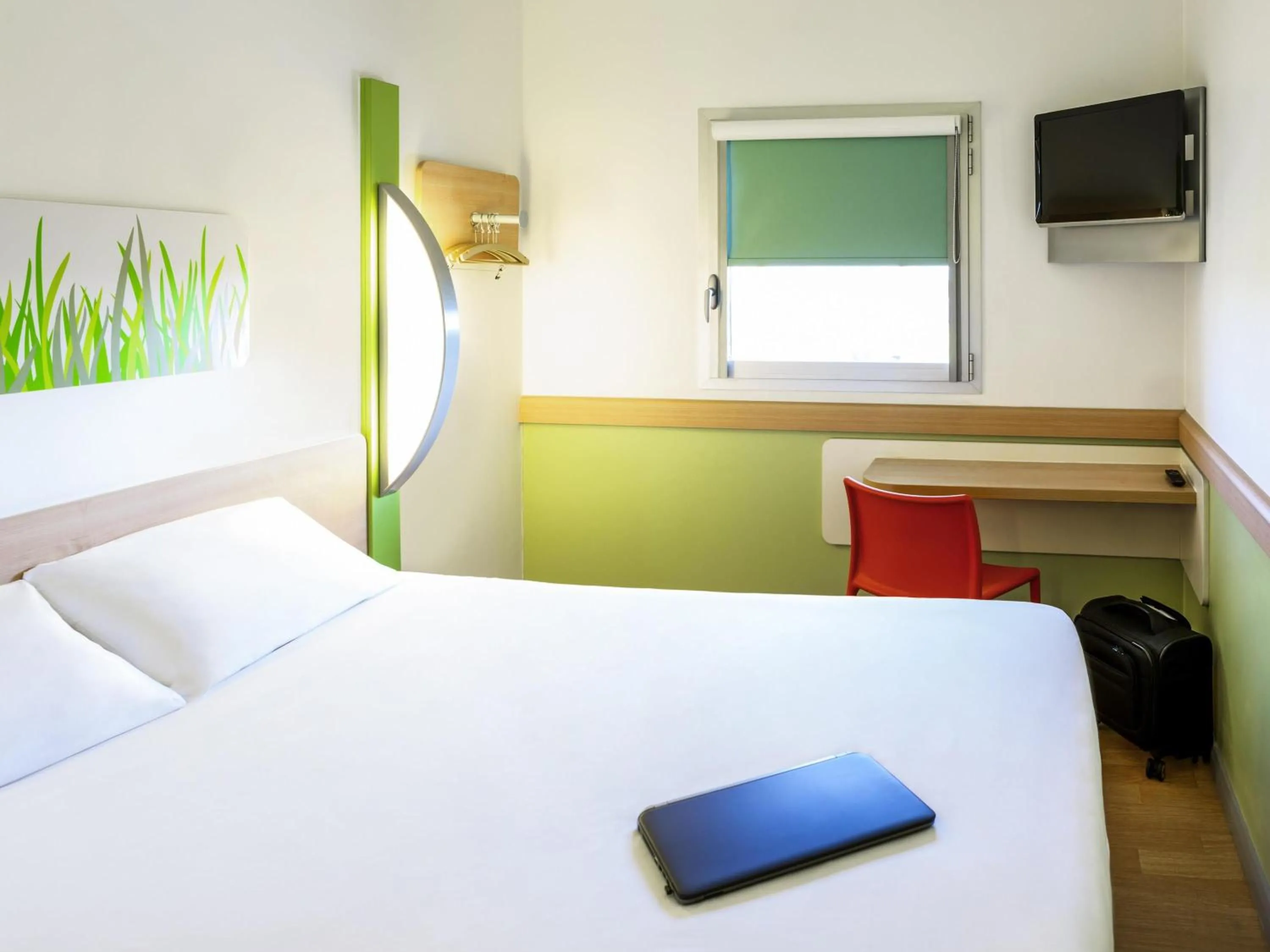 Bedroom, Bed in ibis budget Derby