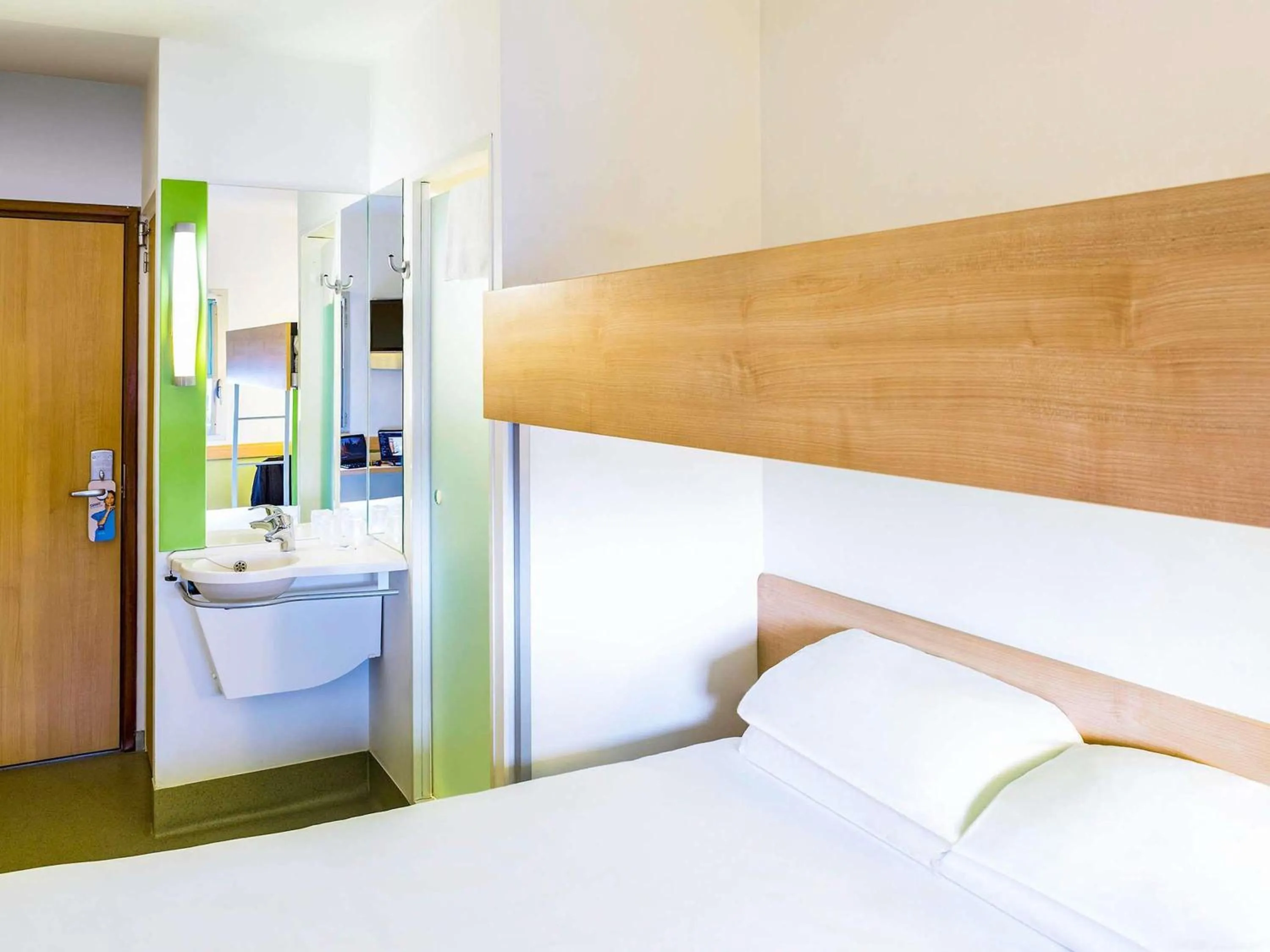 Bedroom, Bed in ibis budget Derby