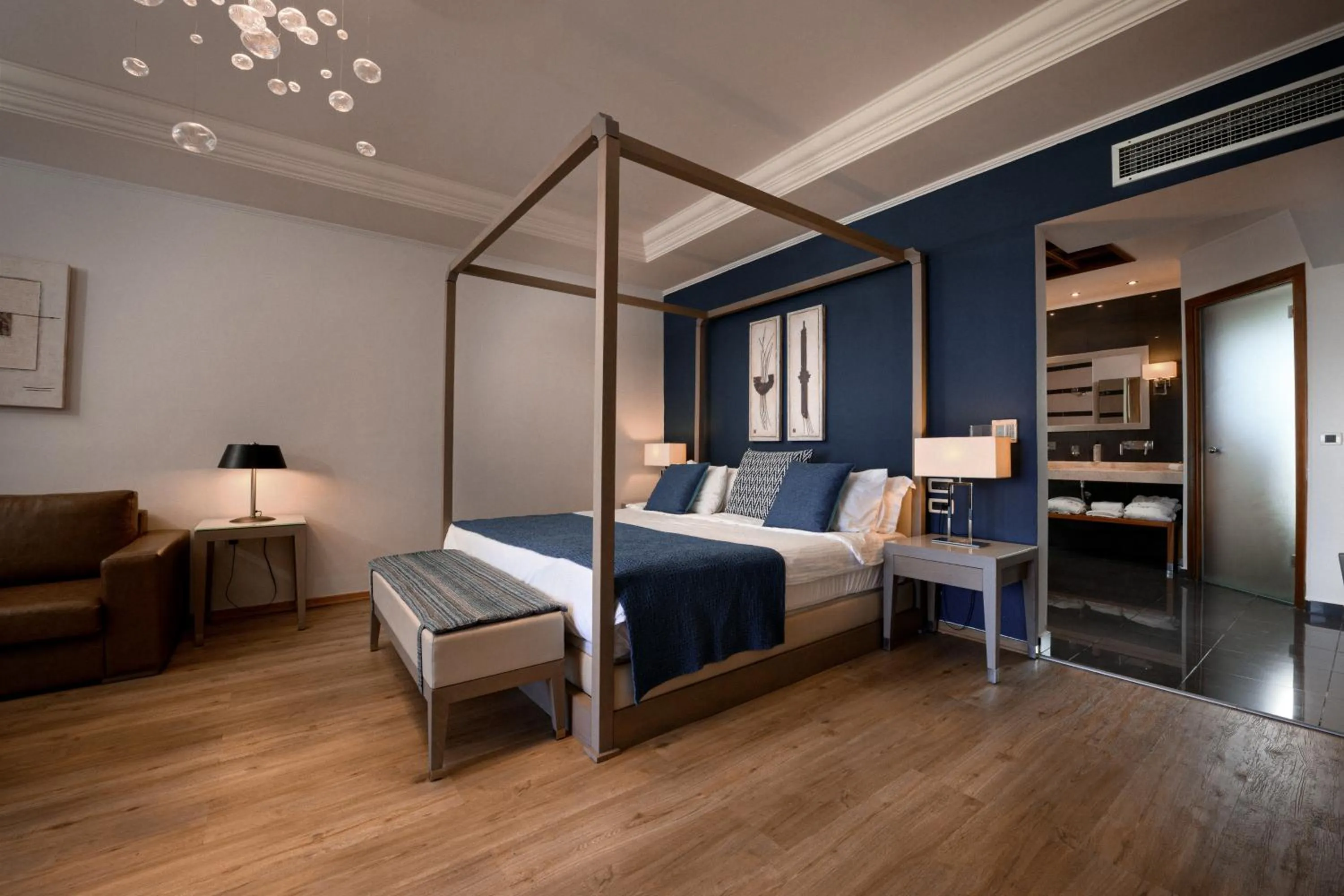 Bedroom, Bed in Restia