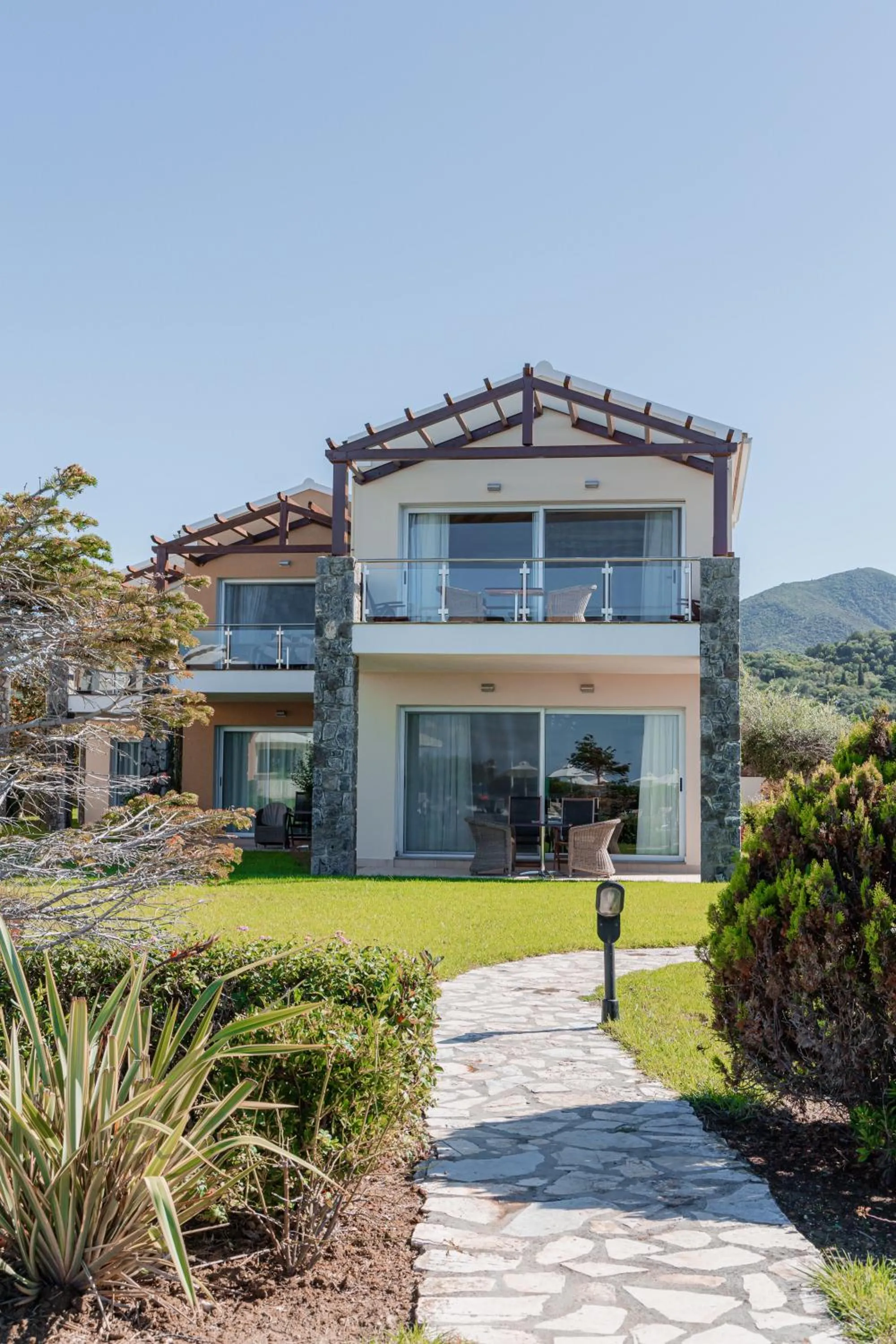 Property building in Restia