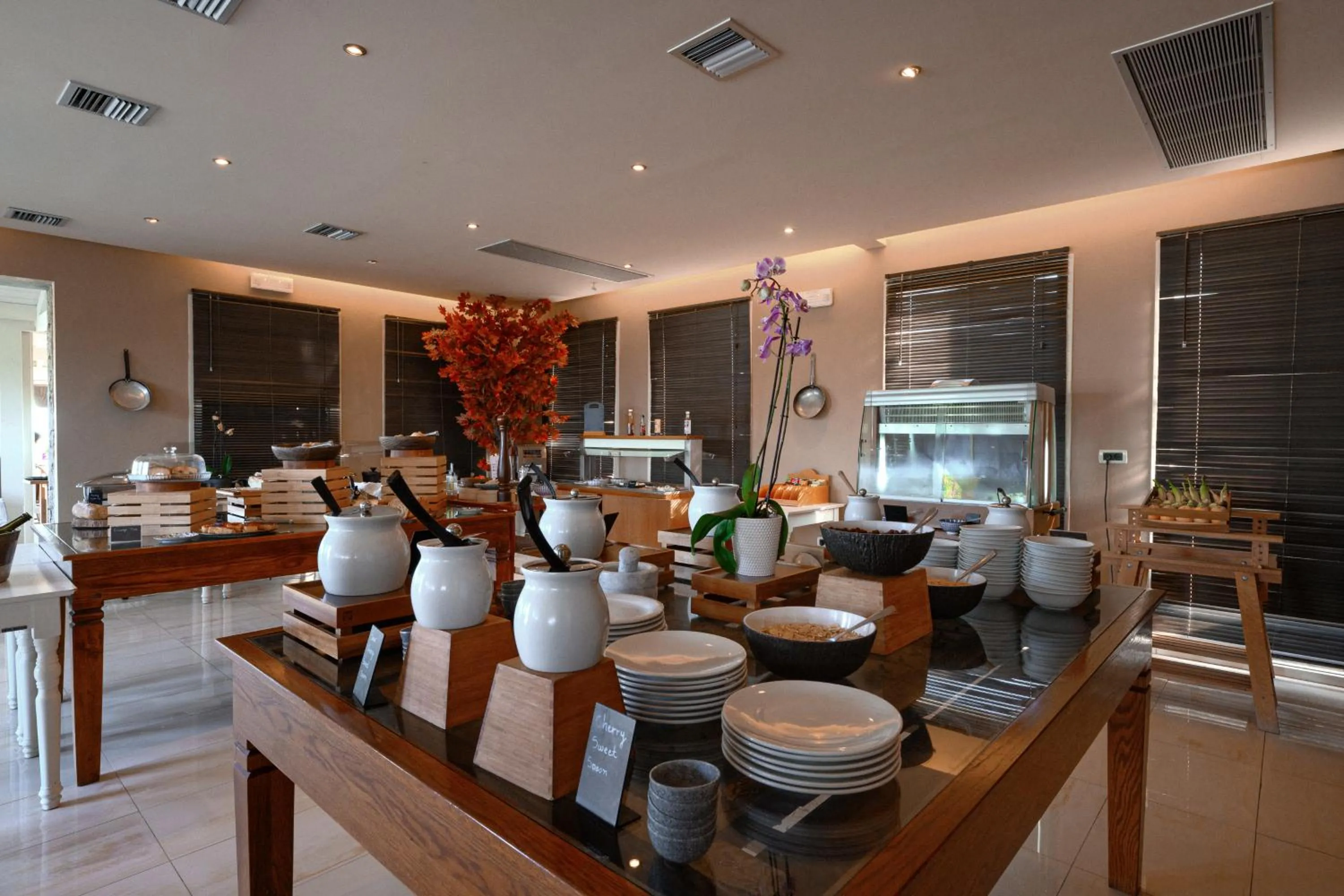 Restaurant/places to eat in Restia