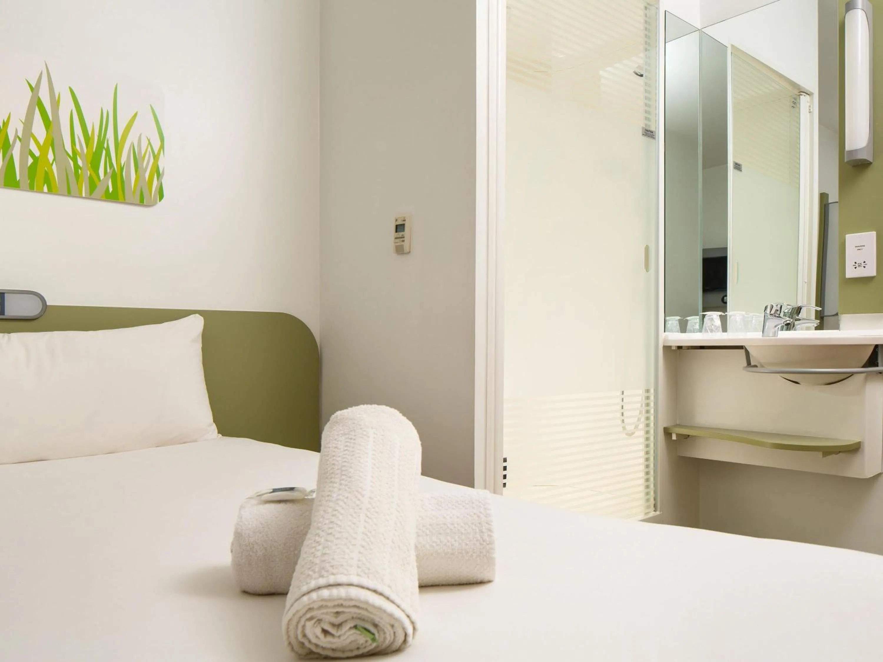 Bedroom, Bed in ibis Budget Manchester Centre Pollard Street