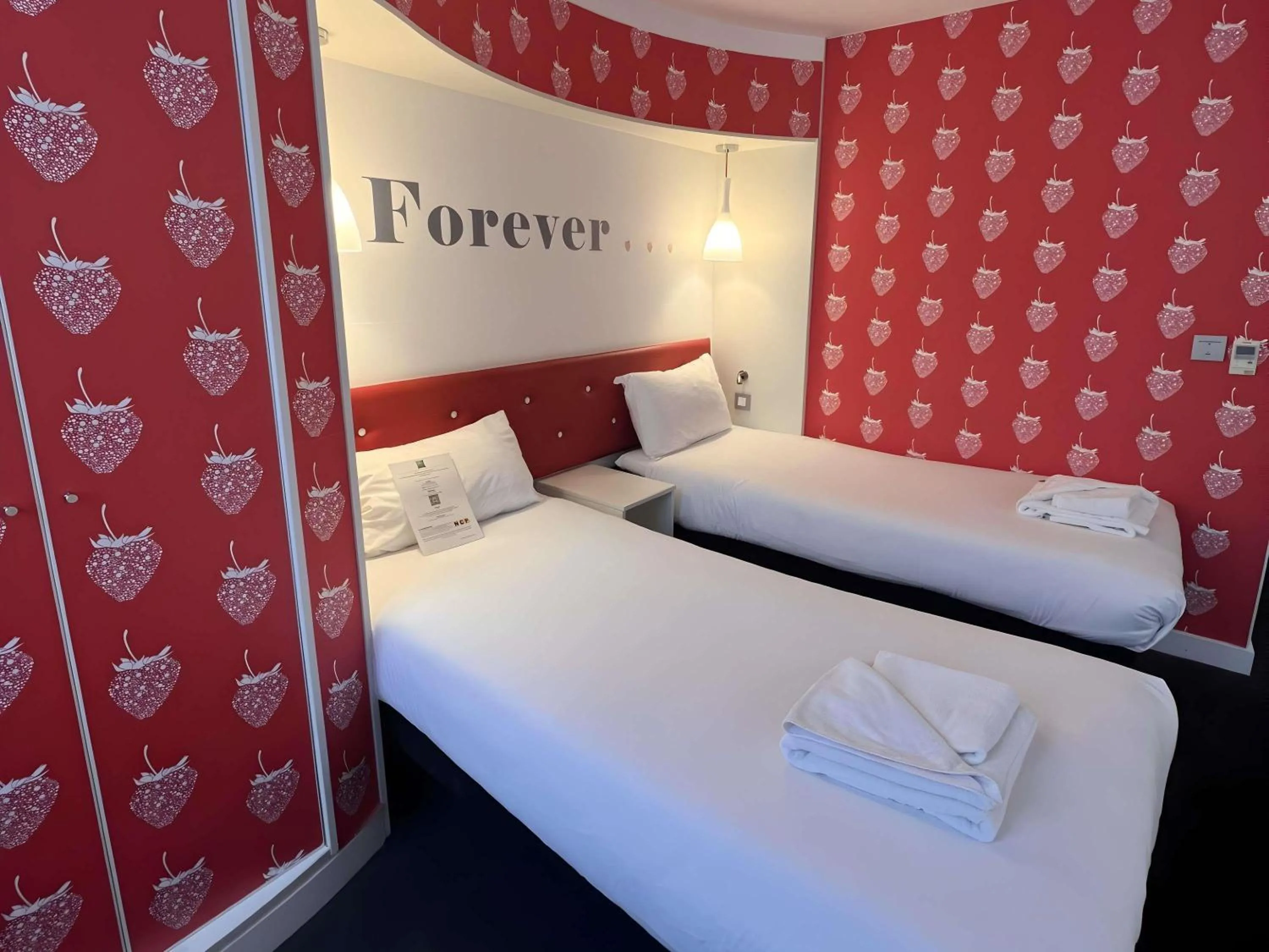 Bedroom, Bed in Ibis Styles Liverpool Centre Dale Street - Cavern Quarter