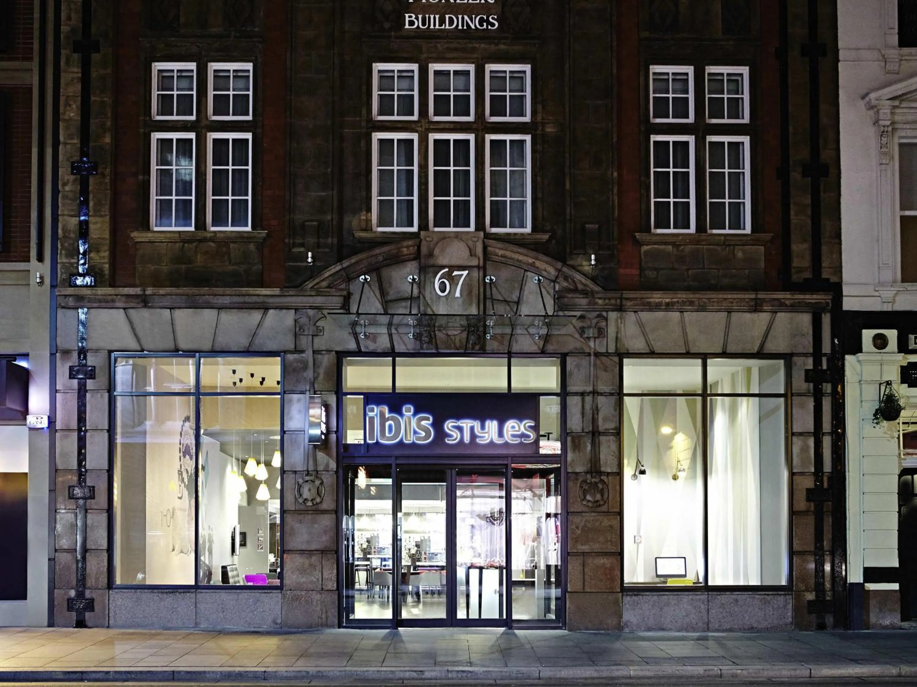 Property building in Ibis Styles Liverpool Centre Dale Street - Cavern Quarter