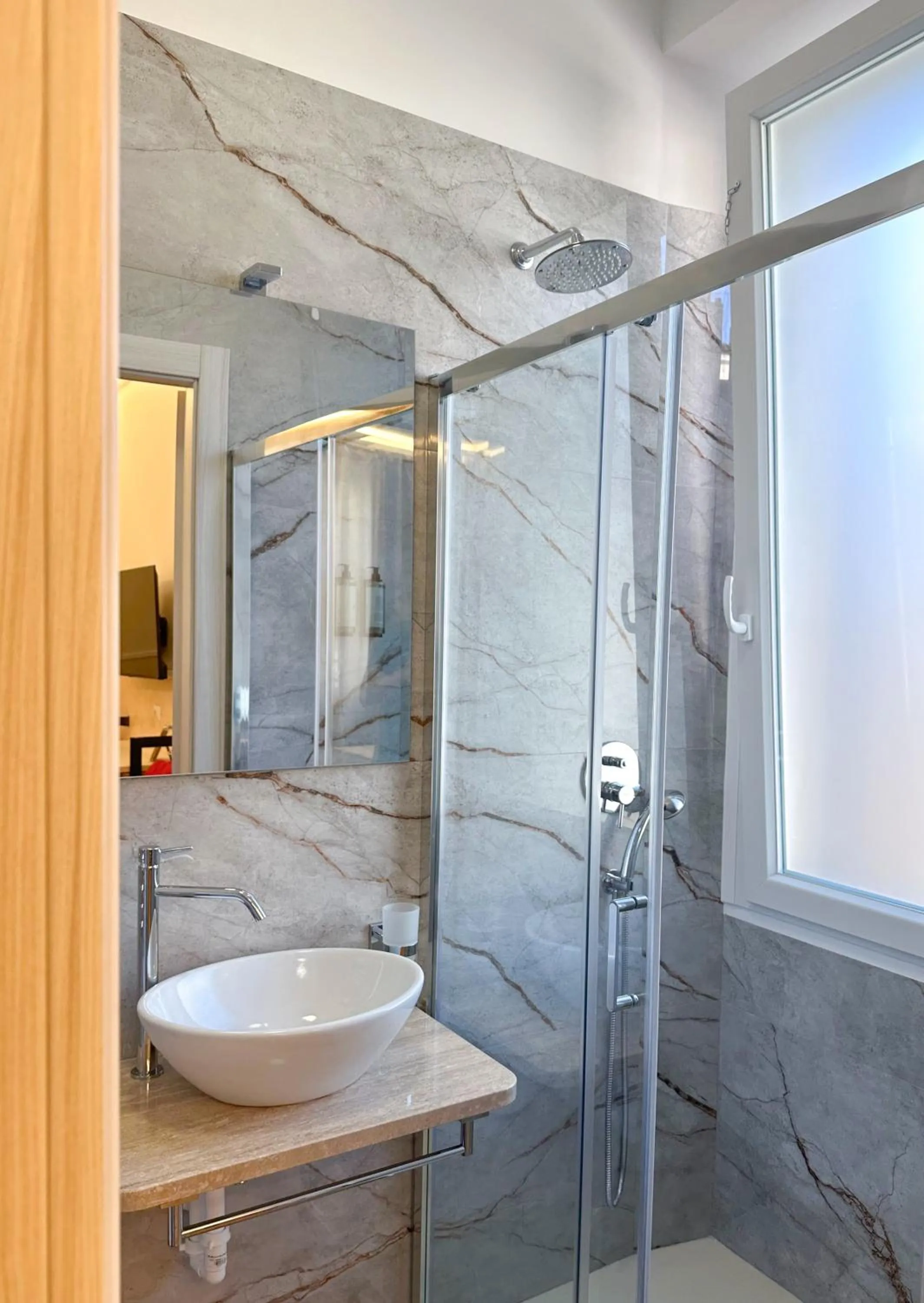 Shower in B&B Smart Rooms