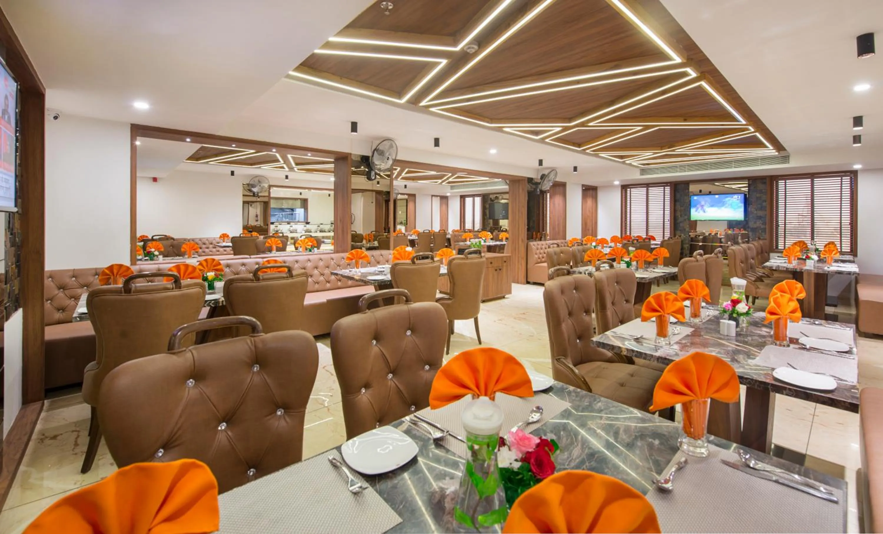 Restaurant/places to eat in Lords Eco Inn Morbi