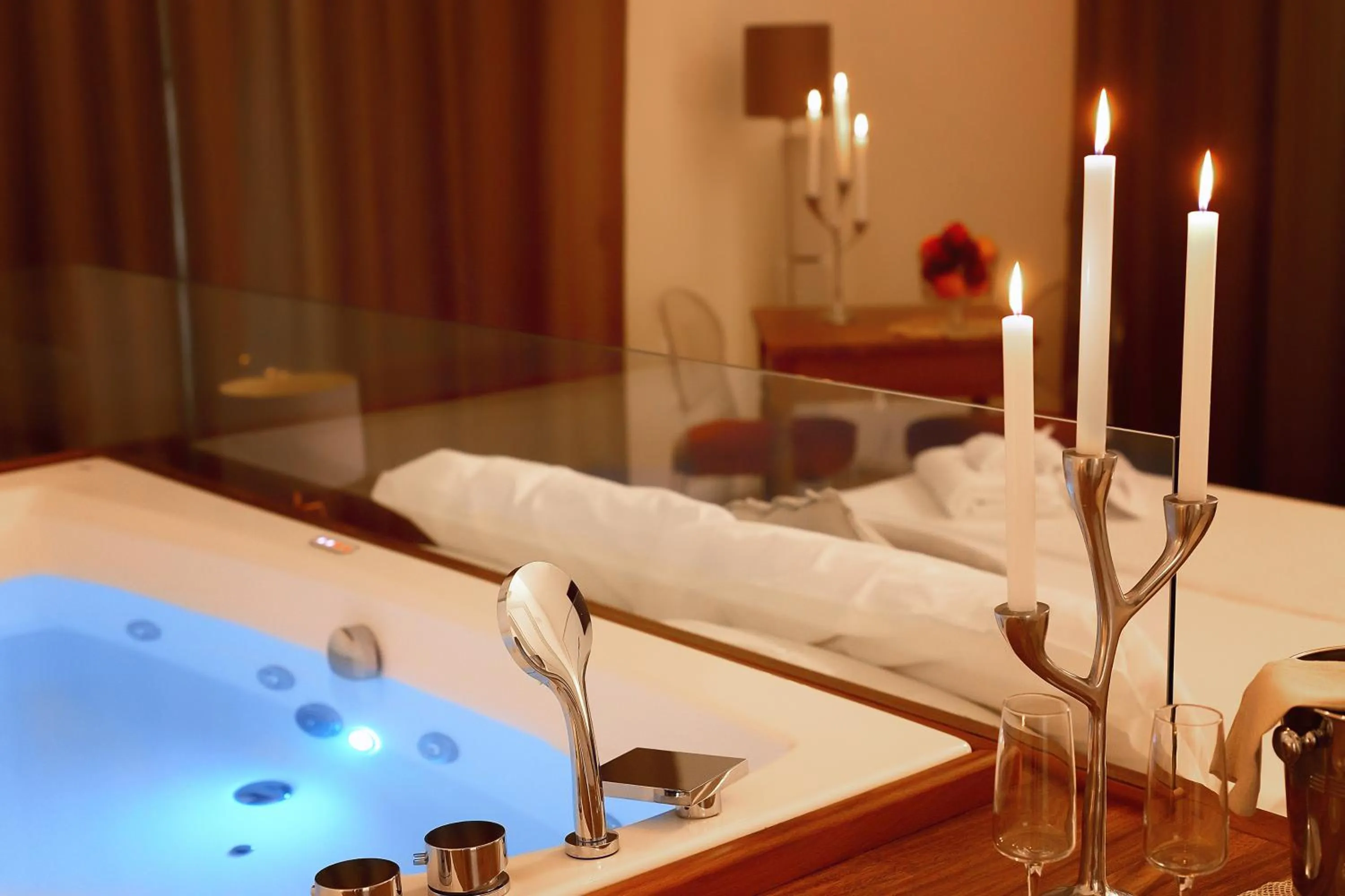 Hot Tub in Naca Suite