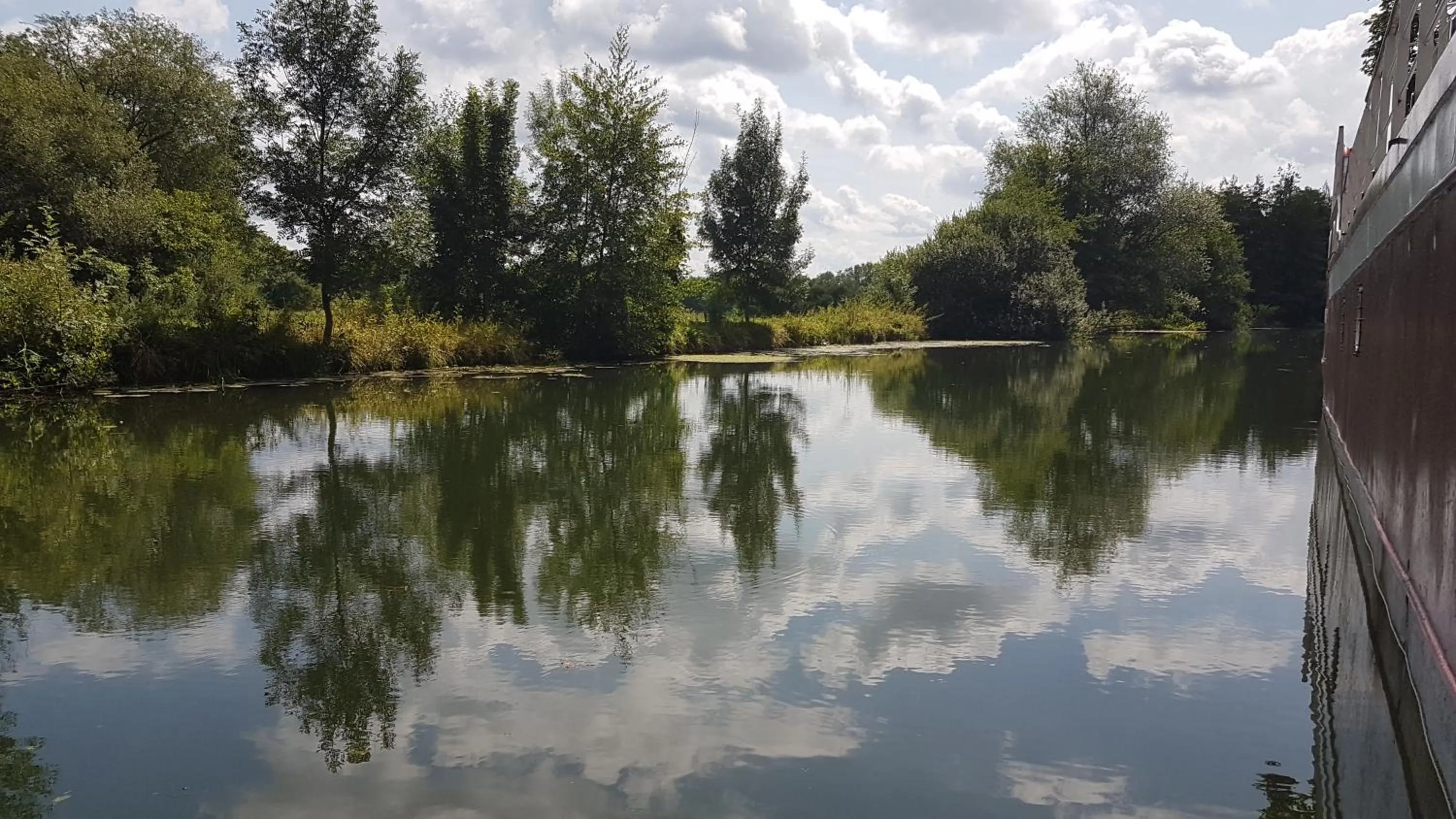 River view in péniche Ino Lefkothea II chambre d'hôtes