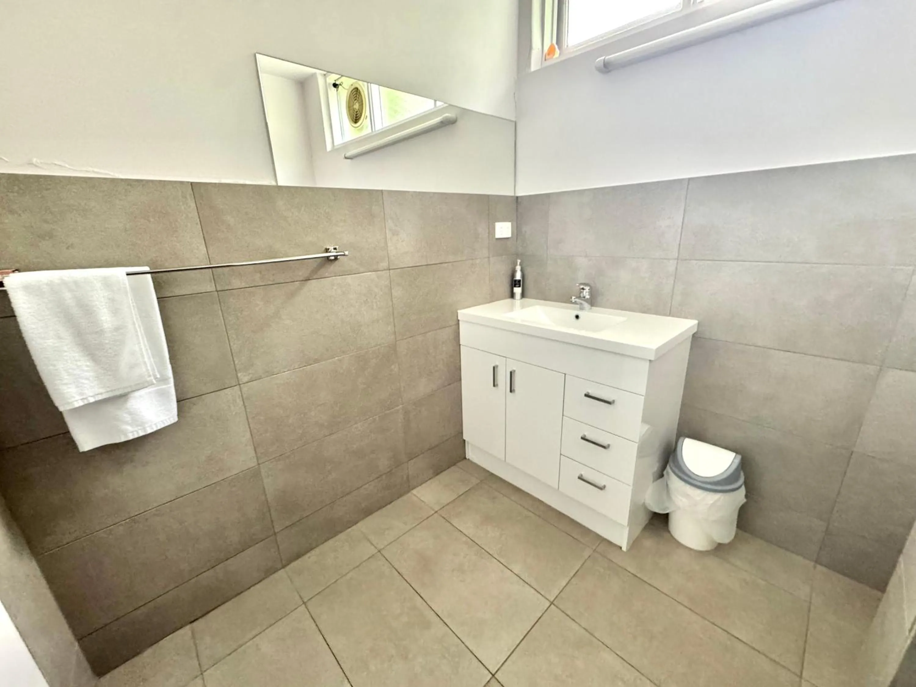 Bathroom in Mount Beauty Motor Inn