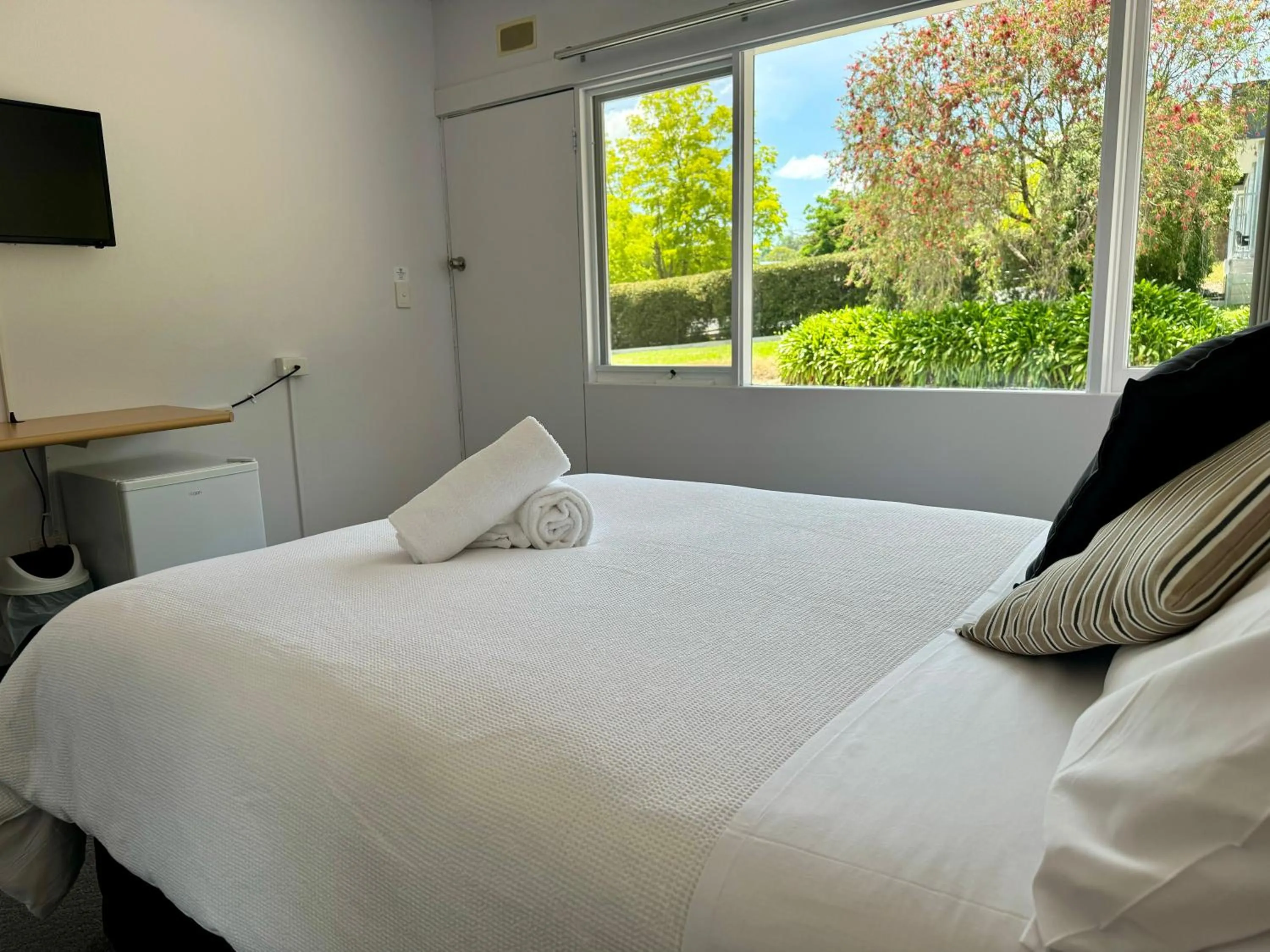 Bedroom, Bed in Mount Beauty Motor Inn