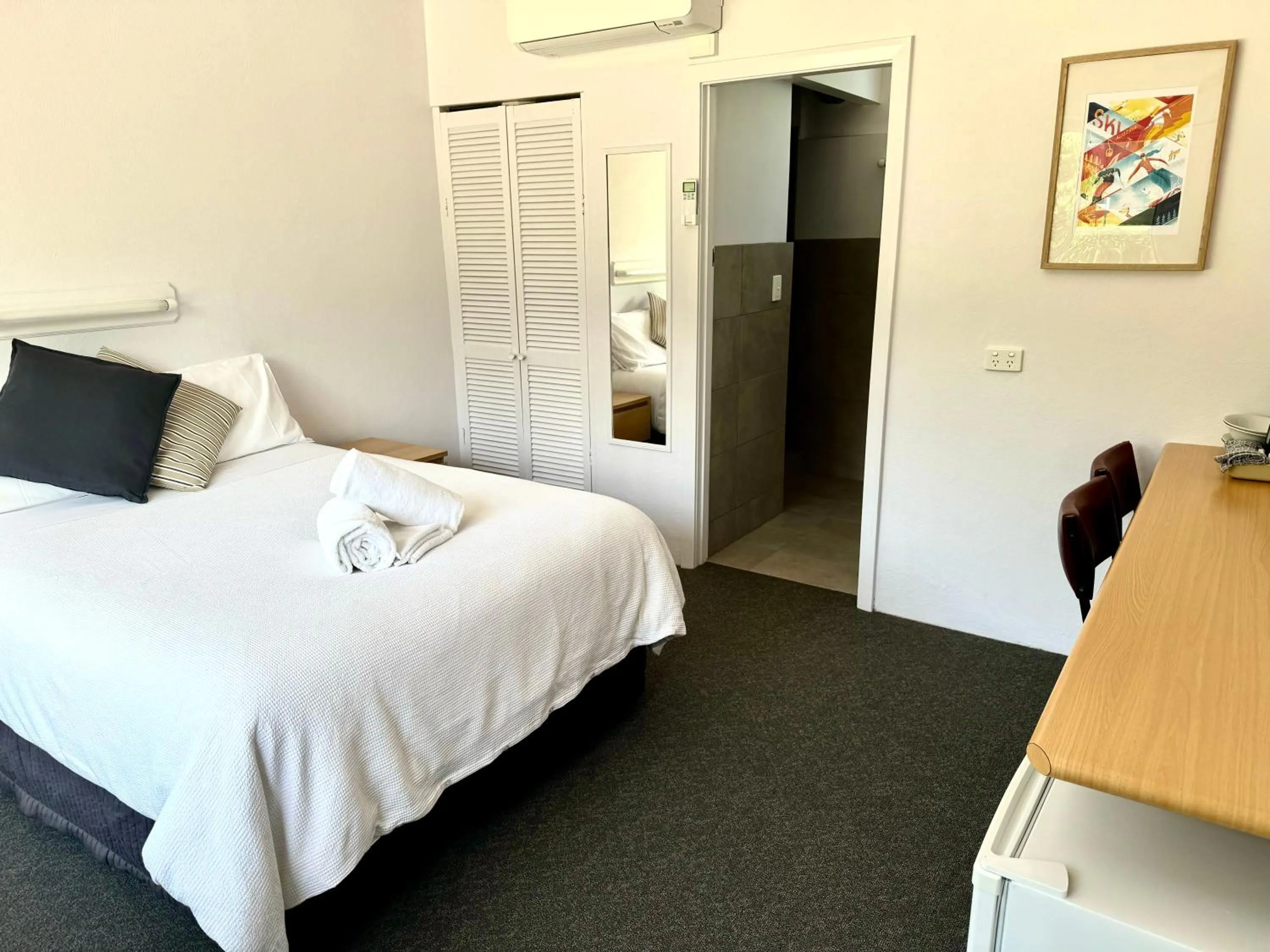 Bedroom, Bed in Mount Beauty Motor Inn