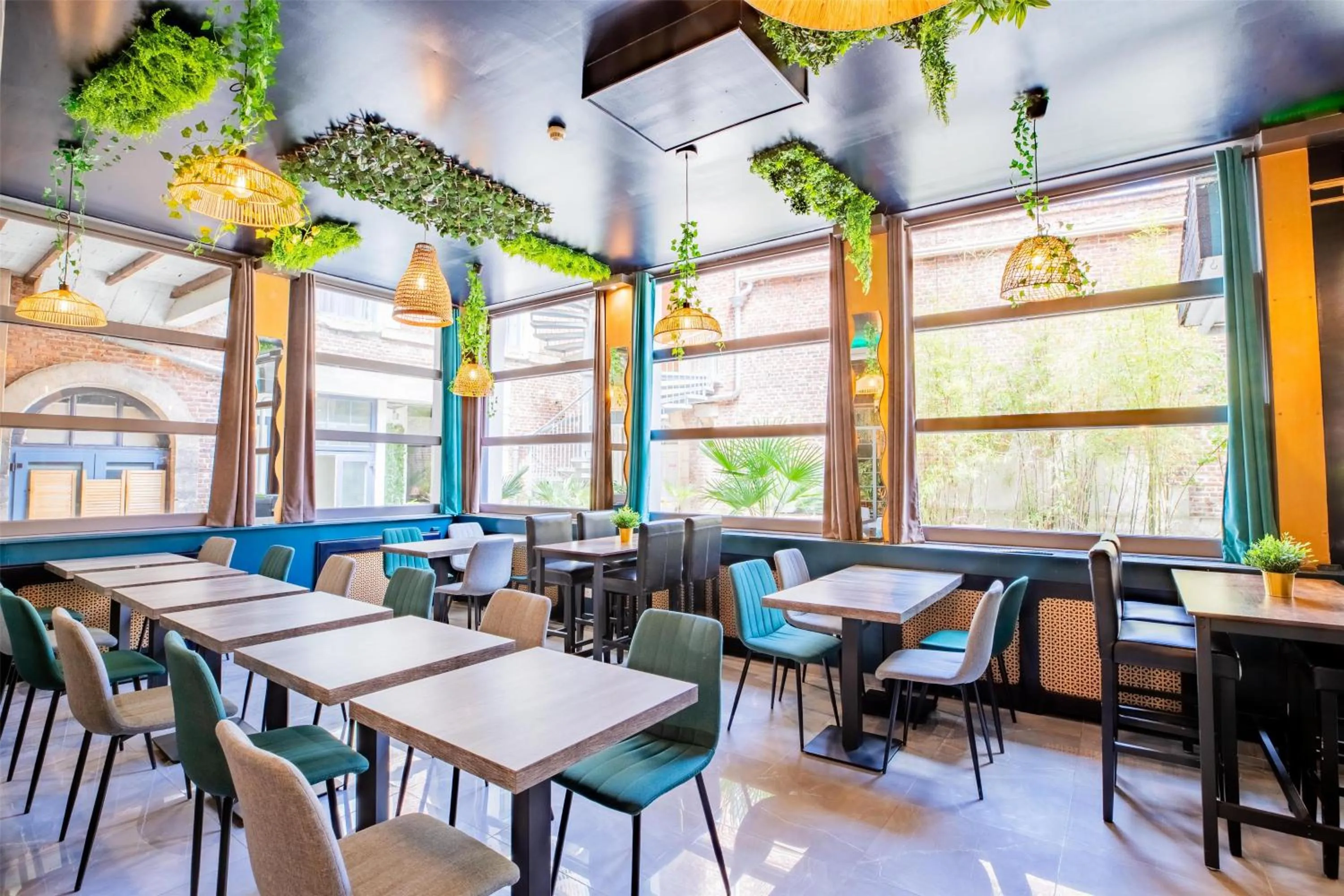 Restaurant/places to eat in Best Western Hotel Saint Claude