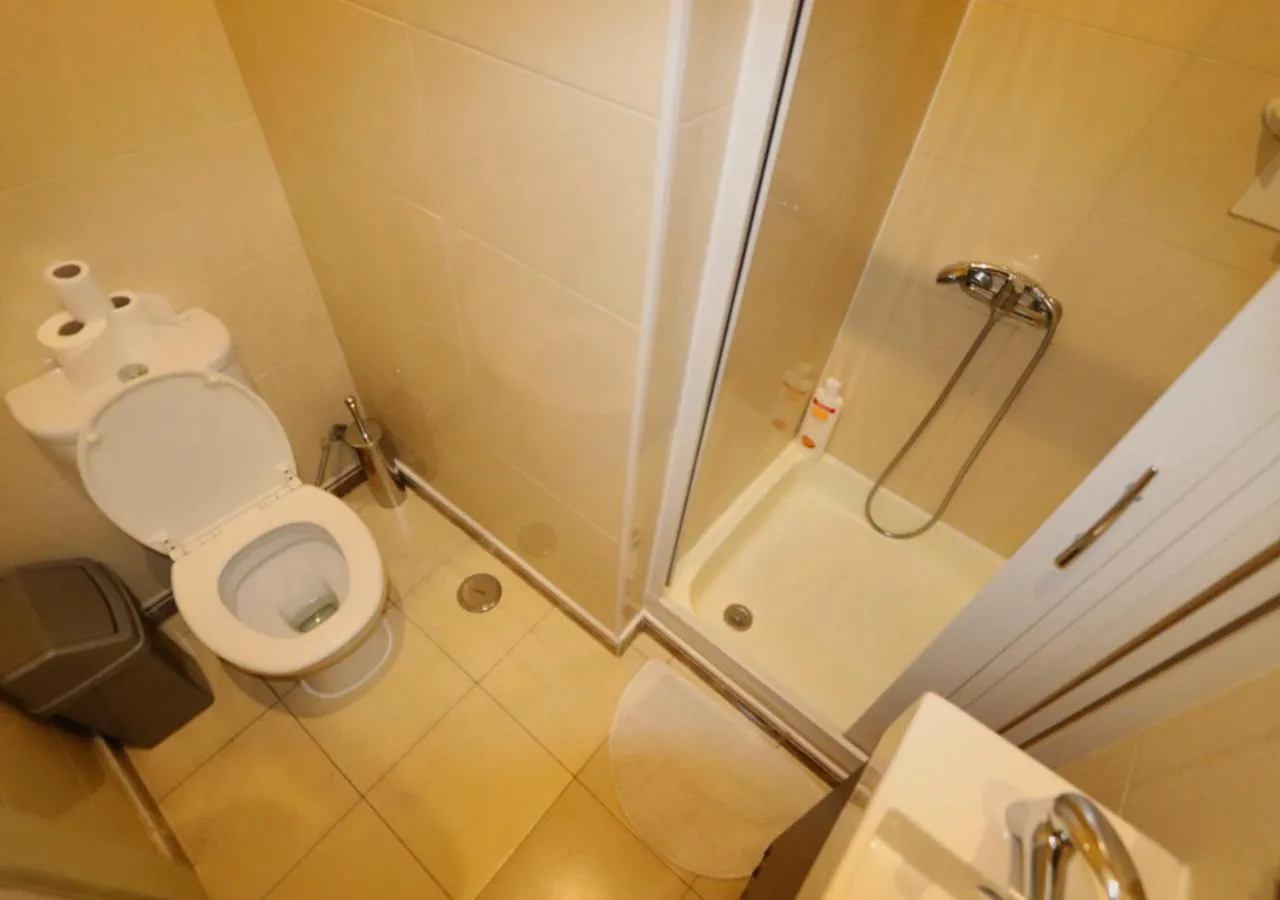 Shower in City Center Guest House