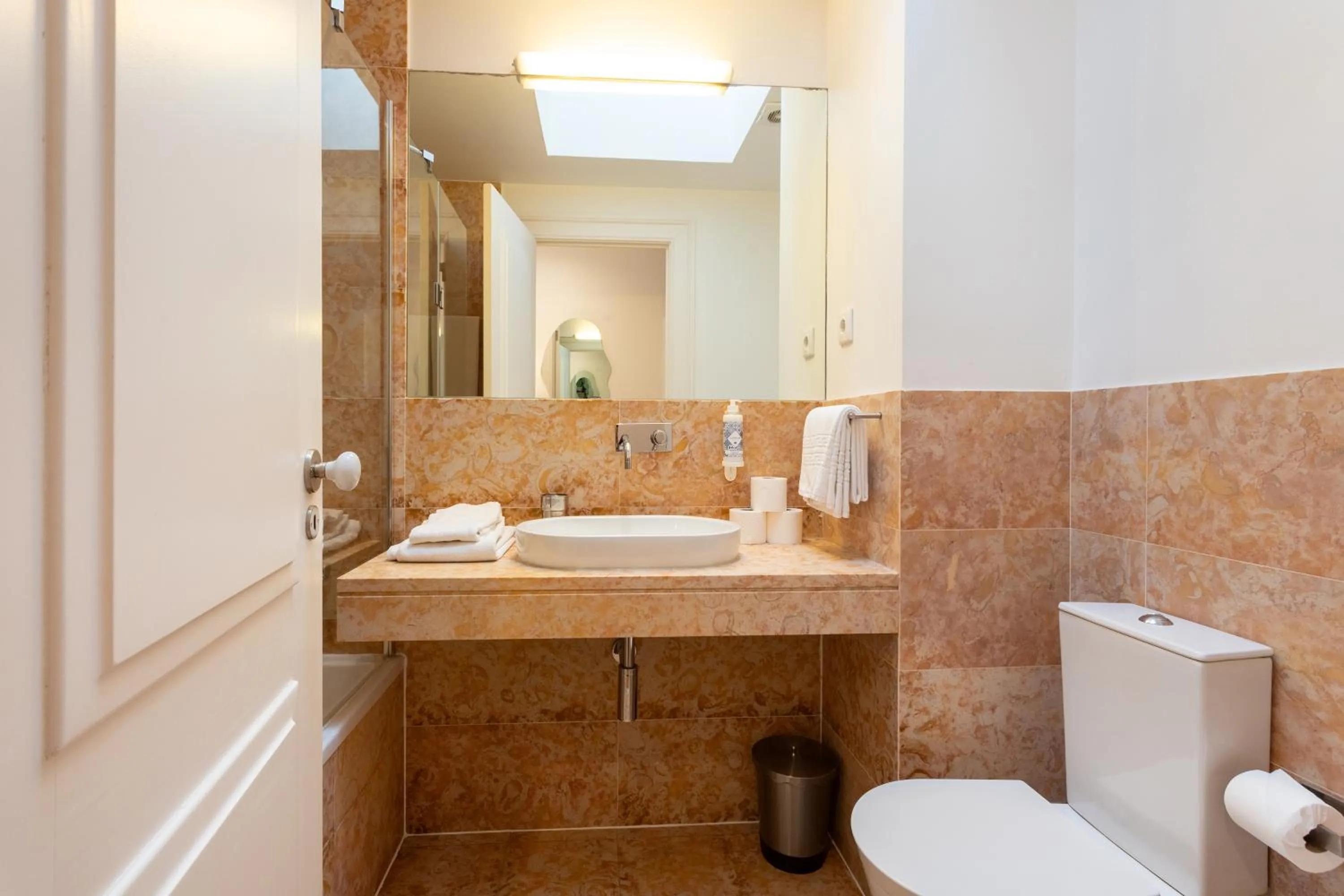 Bathroom in Casas da Baixa - Jules & Madeleine