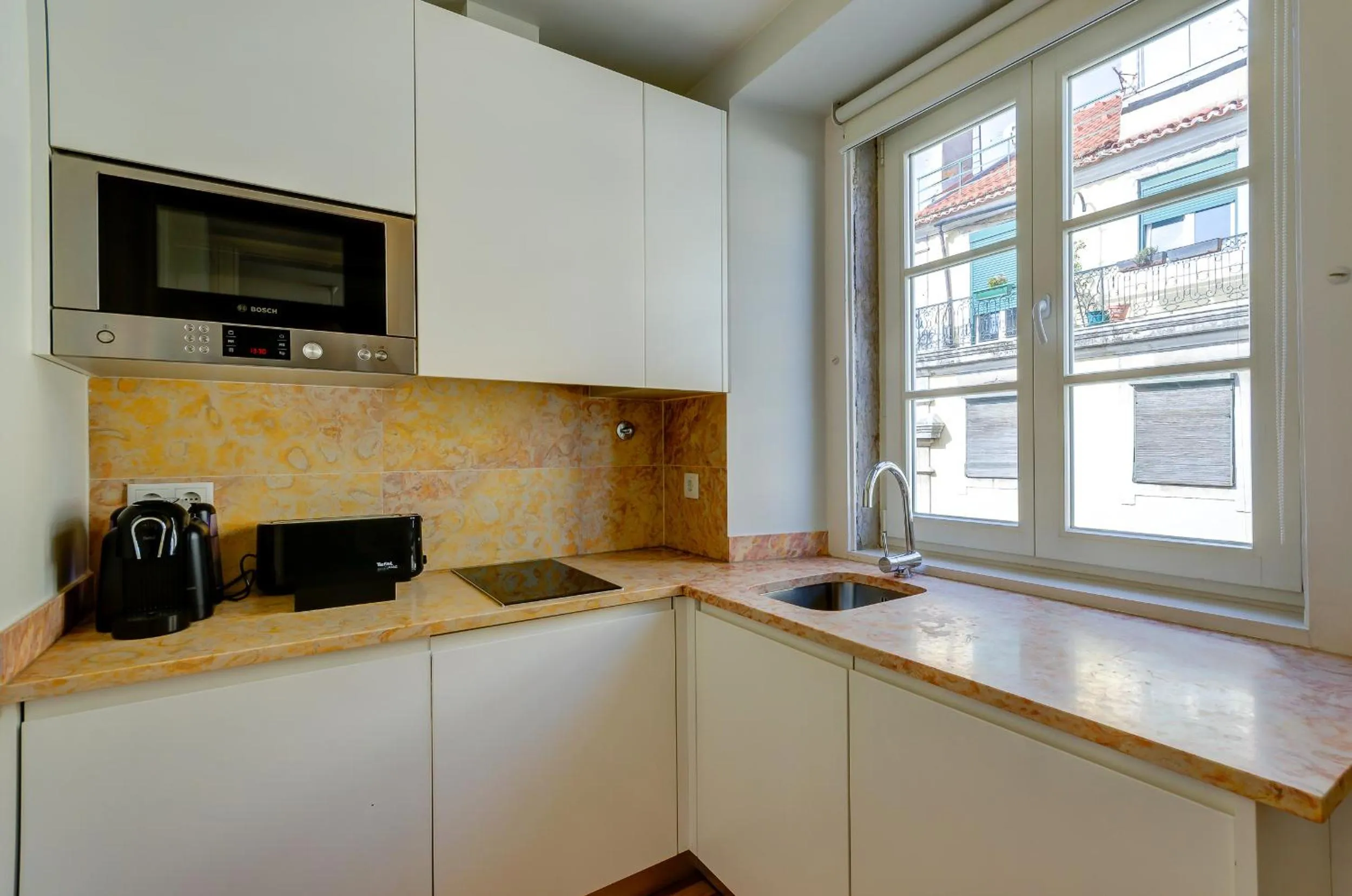 Kitchen or kitchenette in Casas da Baixa - Jules & Madeleine