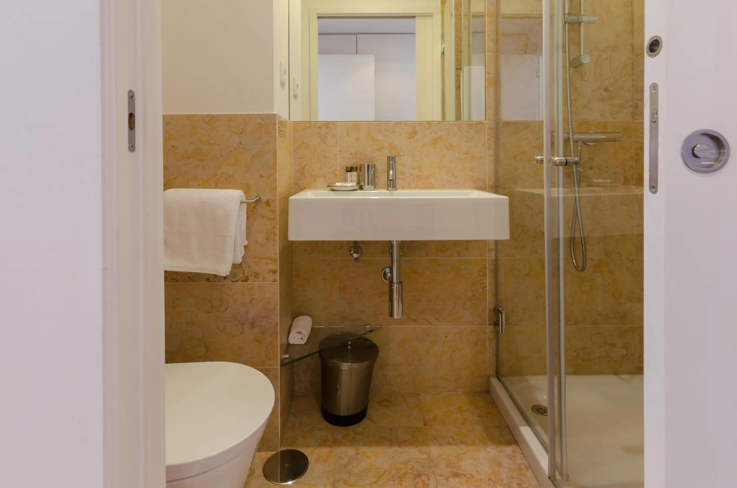 Bathroom in Casas da Baixa - Jules & Madeleine