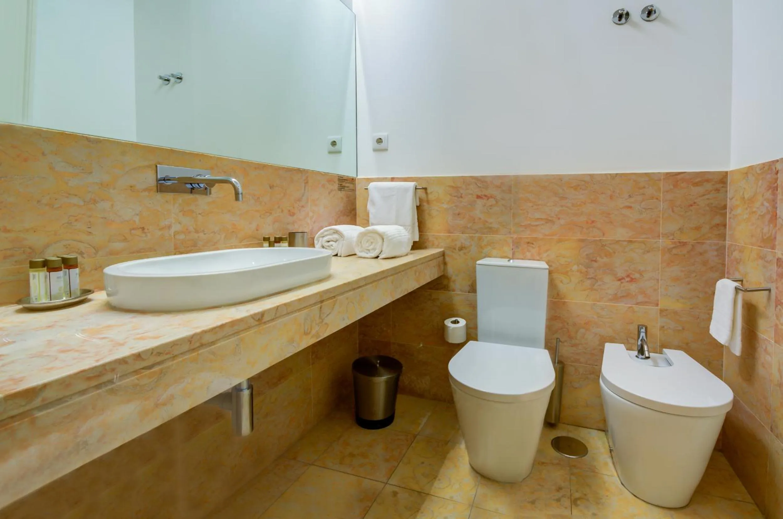 Bathroom in Casas da Baixa - Jules & Madeleine