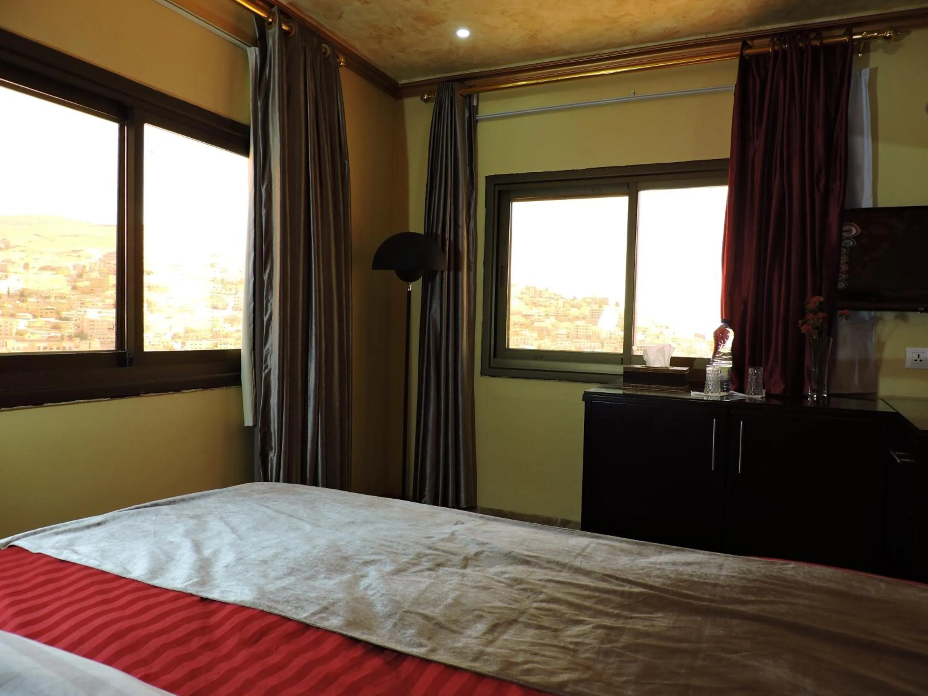 Photo of the whole room, Bed in Valentine Inn Luxury