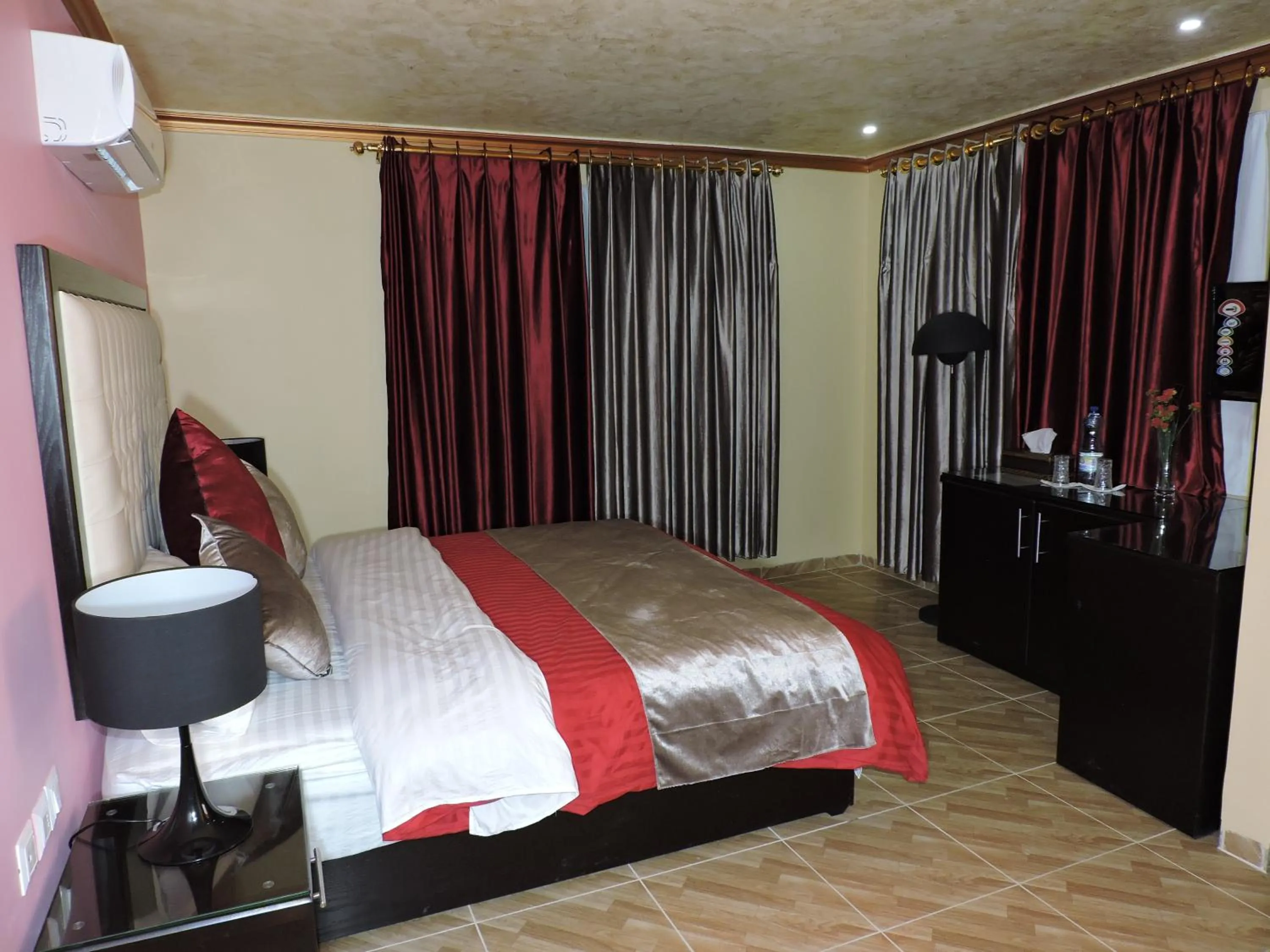 Bed in Valentine Inn Luxury