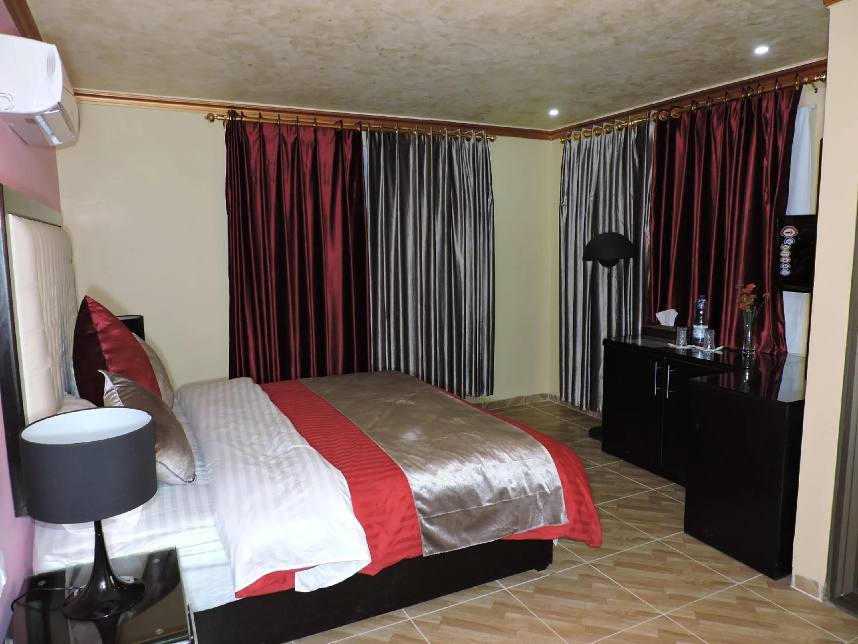 Bed in Valentine Inn Luxury