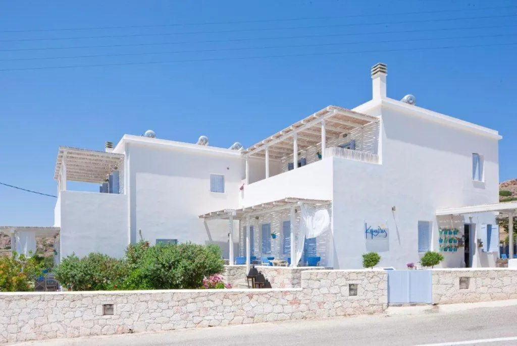 Property building in Kimolis