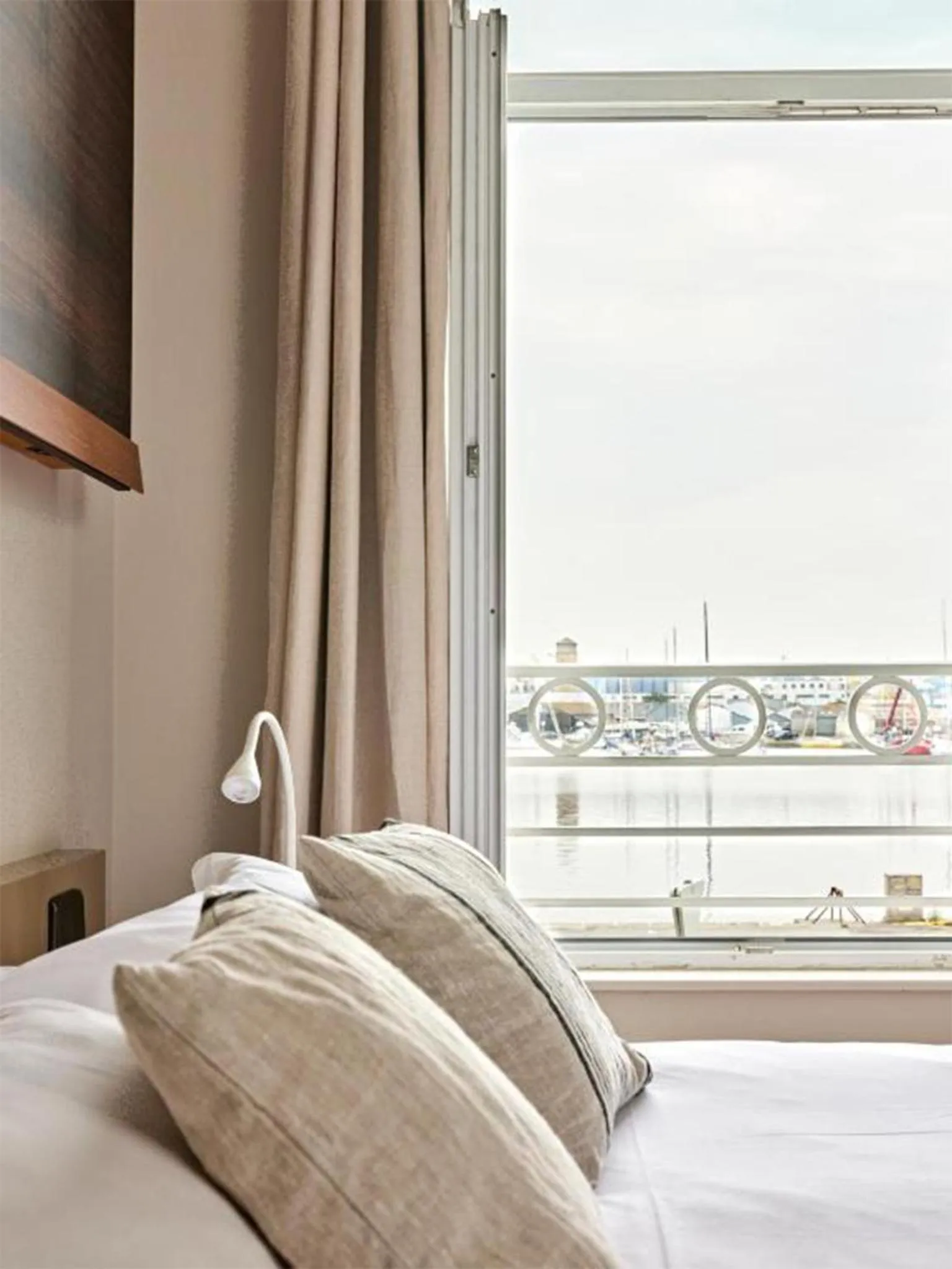 Bedroom, Bed in Otonali hôtel by Breizh Café