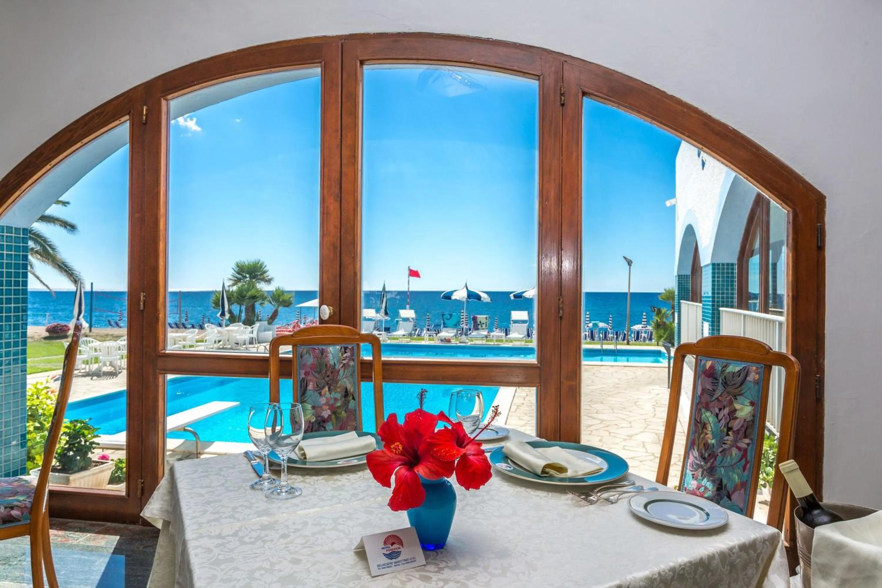 Restaurant/places to eat in Hotel Poseidon