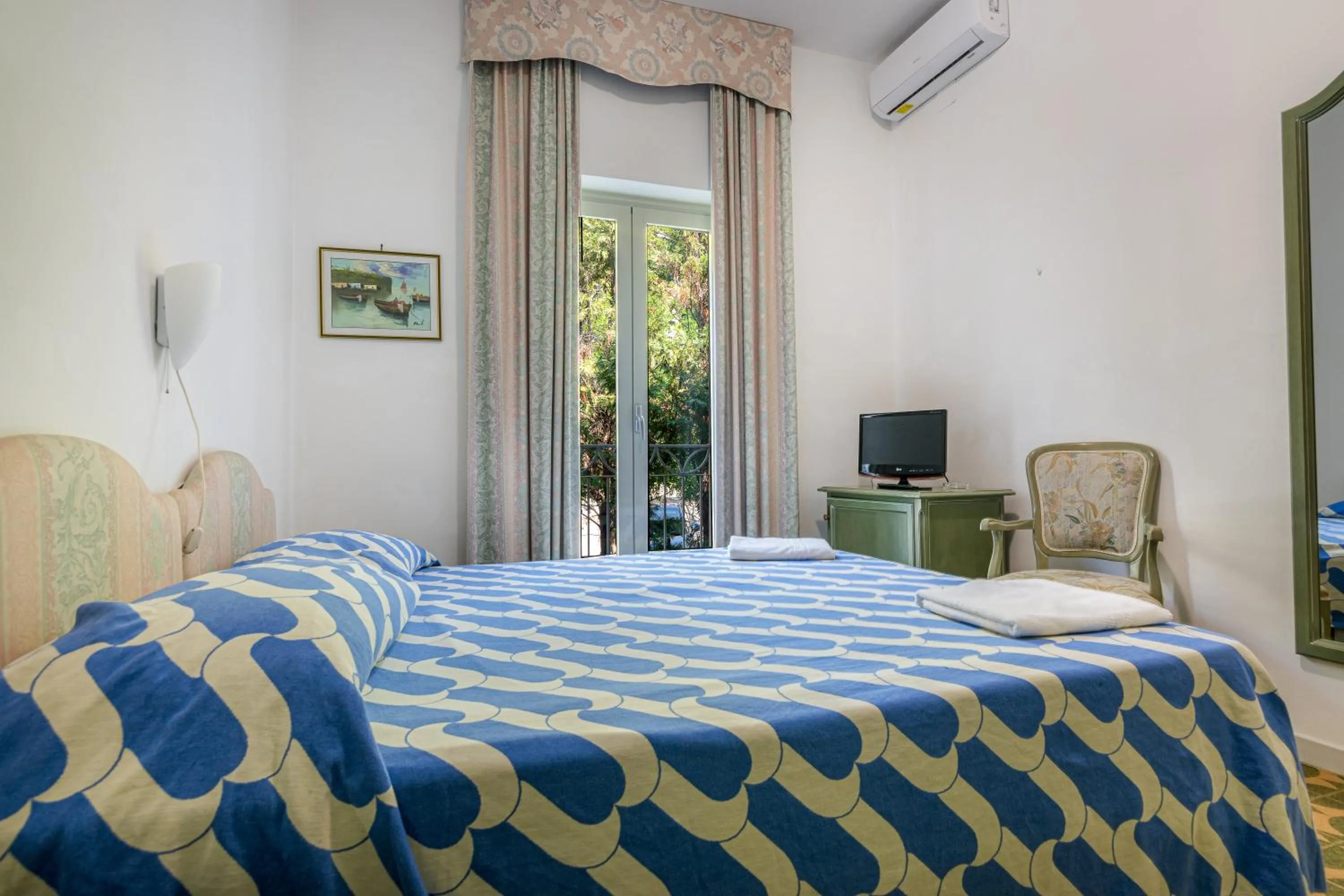 Bedroom, Bed in Hotel Poseidon