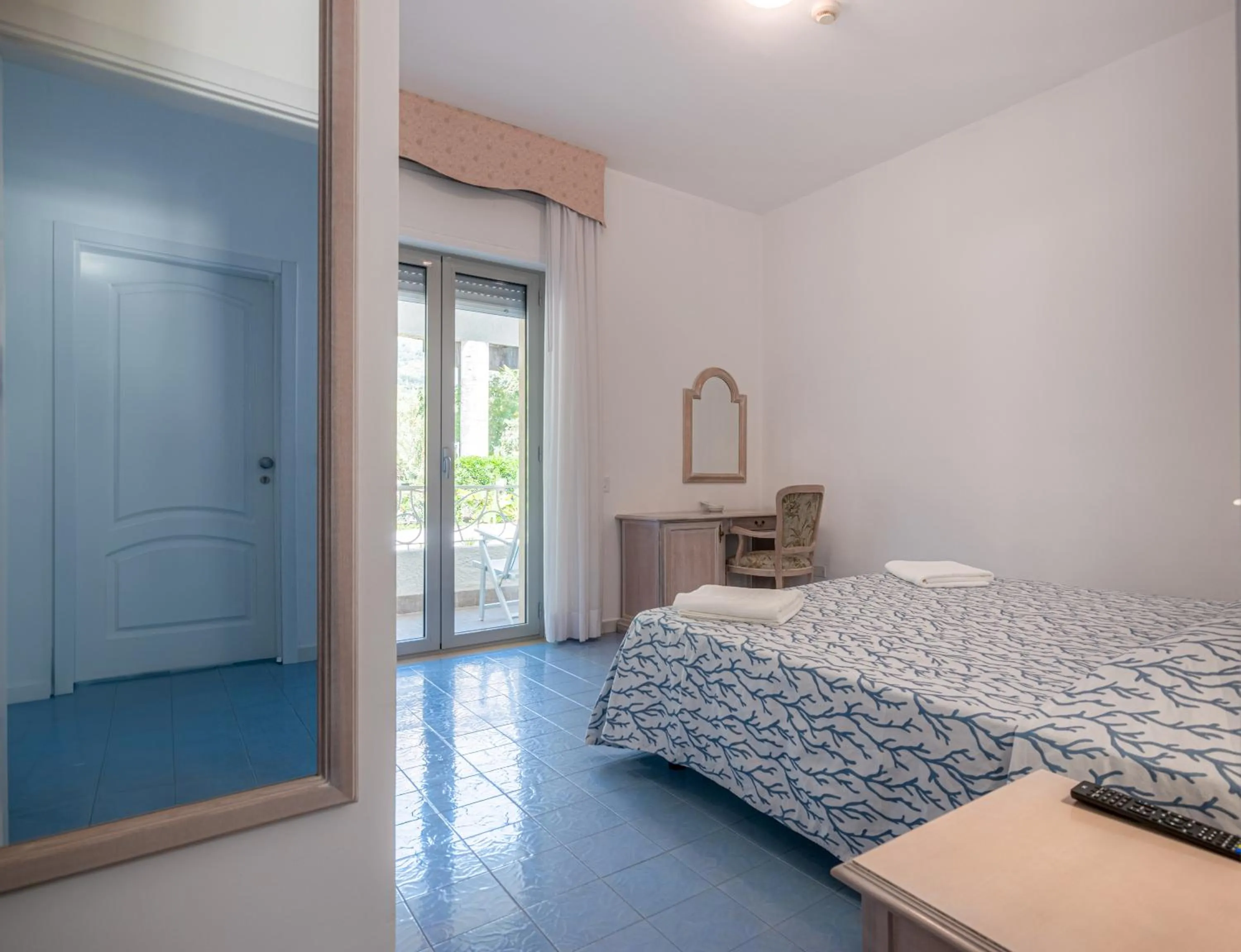 Bedroom, Bed in Hotel Poseidon