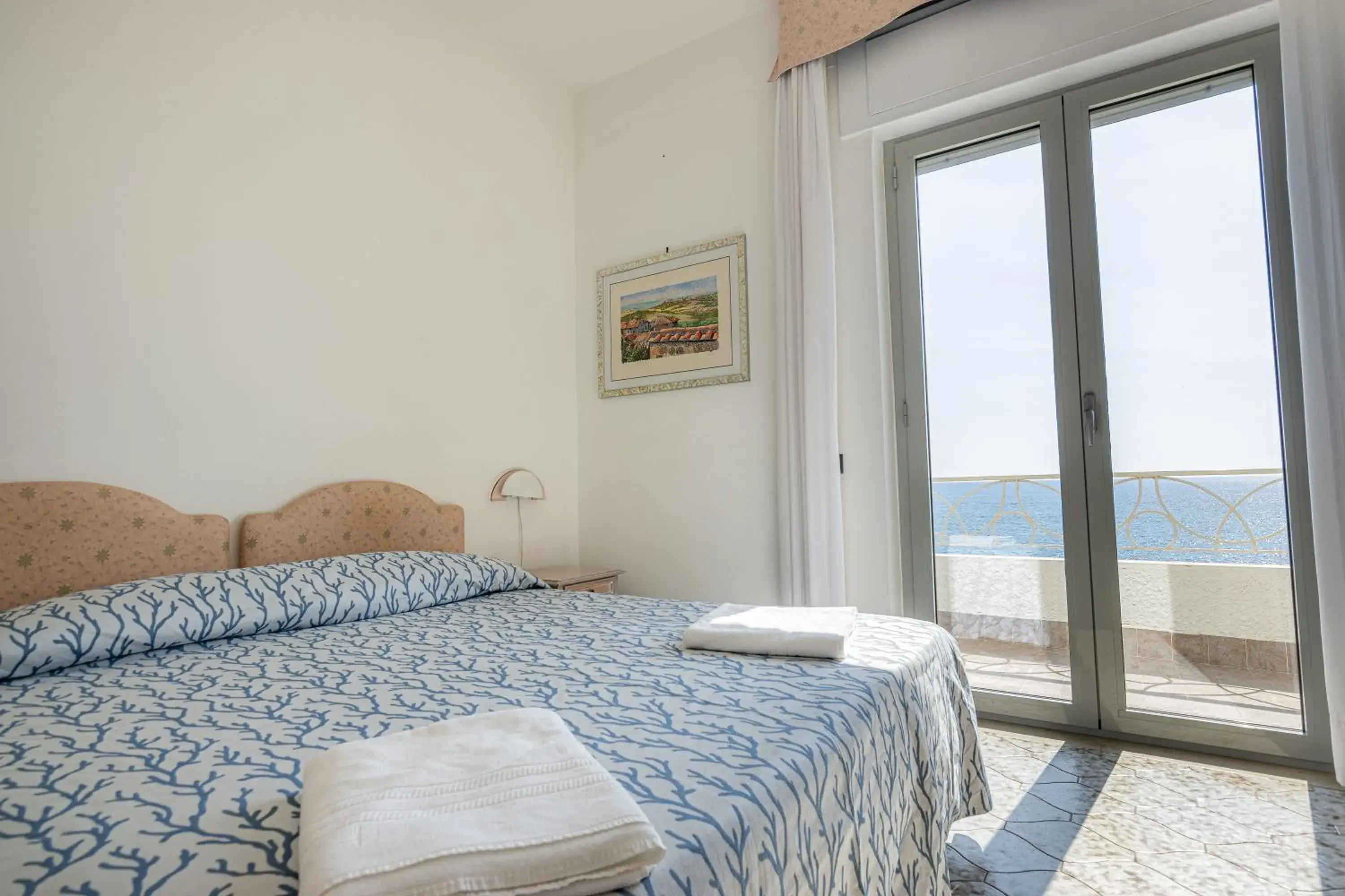 Superior Quadruple Room in Hotel Poseidon Superior Quadruple Room in Hotel Poseidon