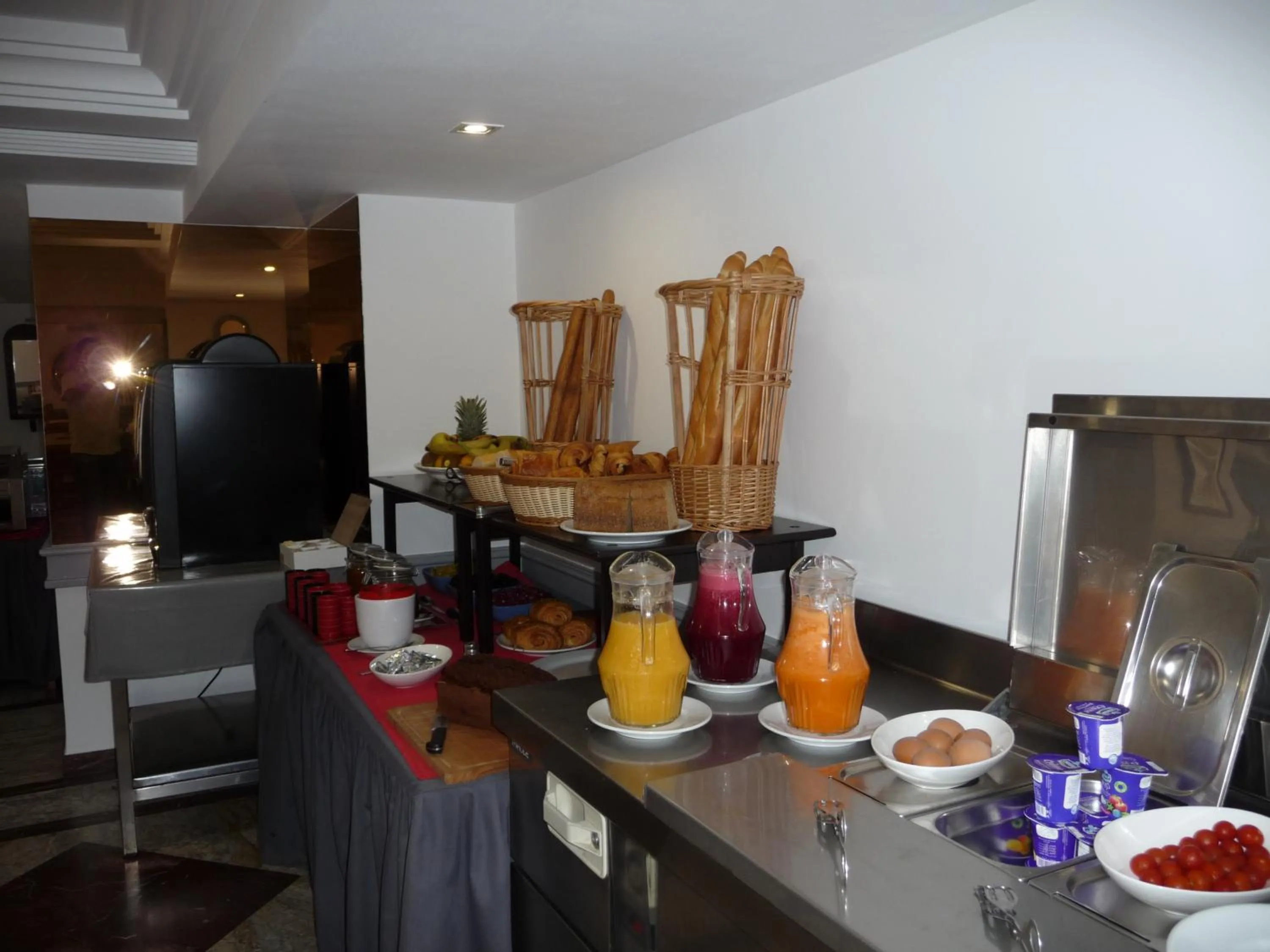 Food and drinks in HOTEL KAMAL CITY CENTER