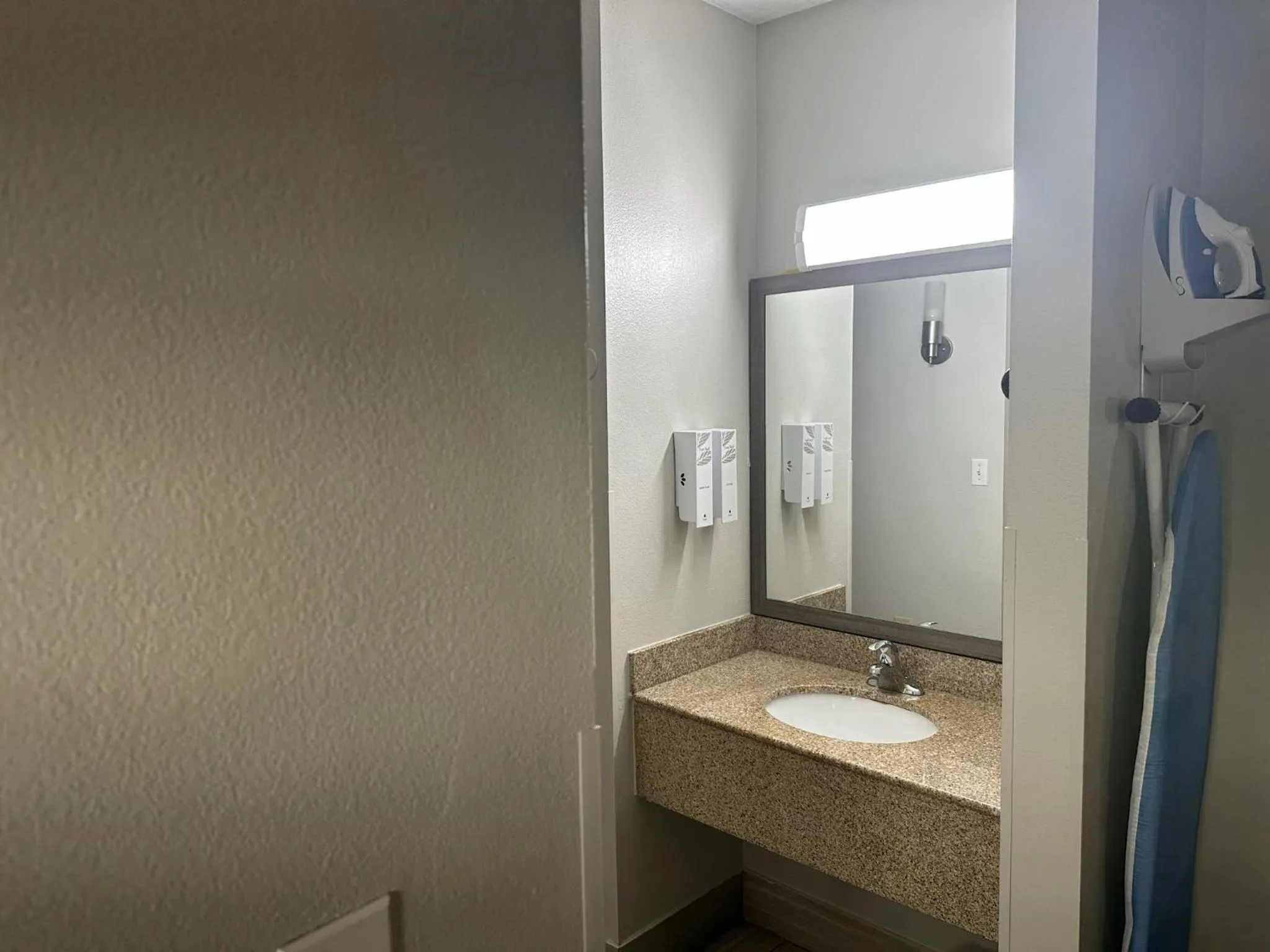 Bathroom in Red Roof Inn & Suites Middleborough