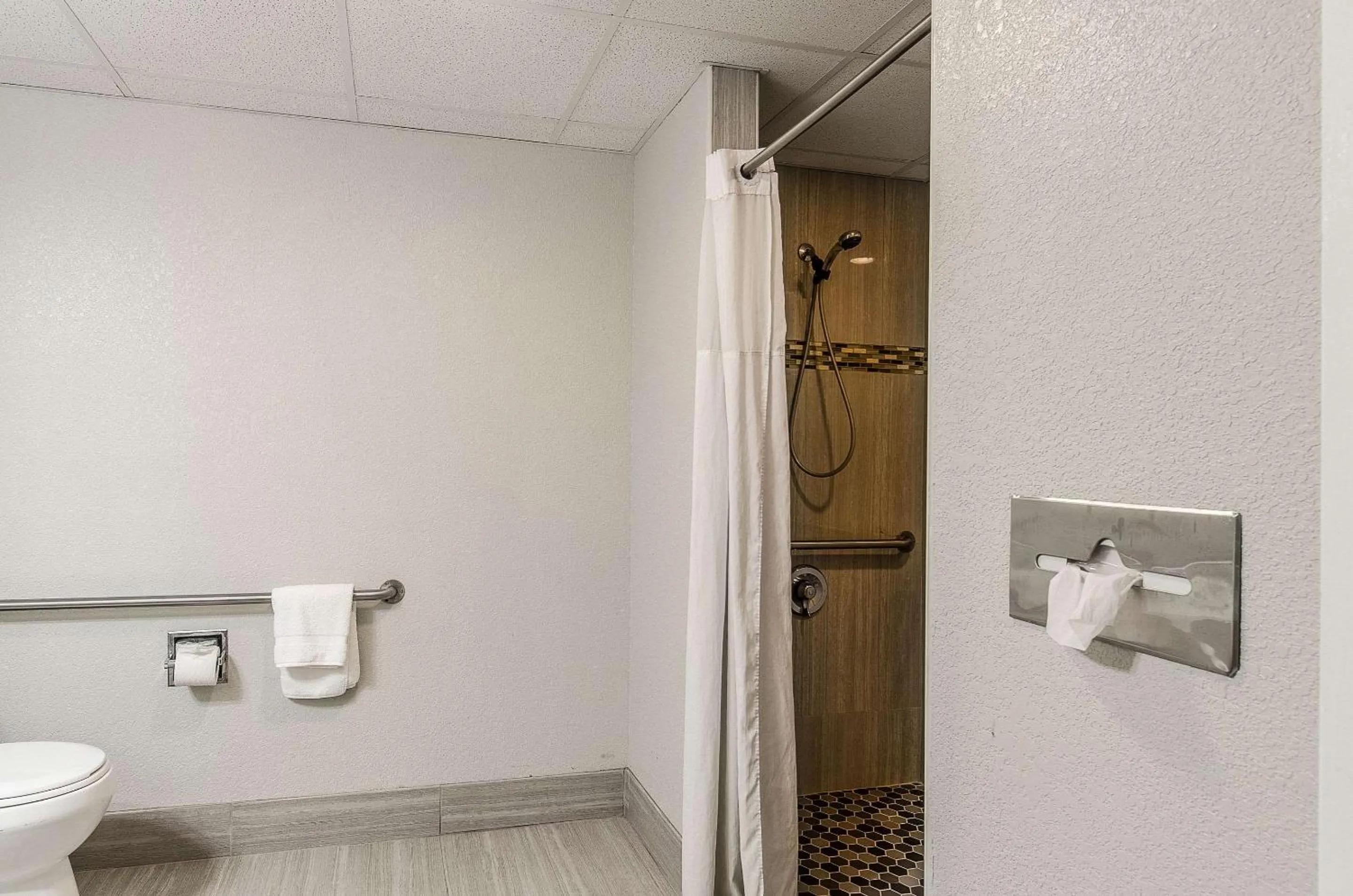 Bathroom in Quality Inn Middleboro-Plymouth