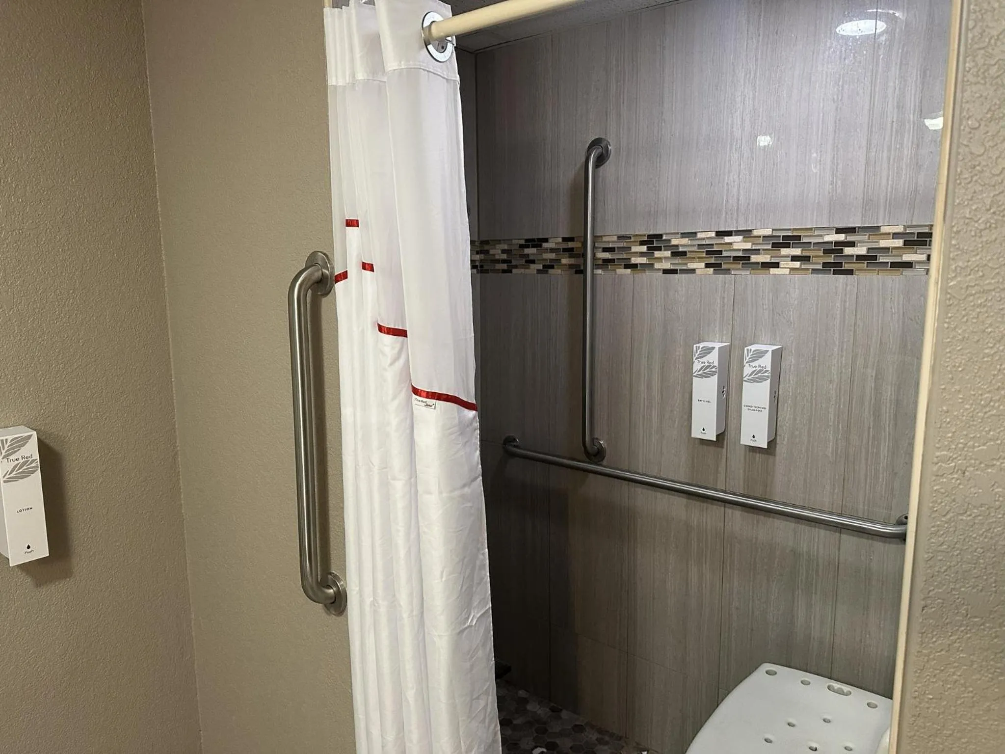 Bathroom in Red Roof Inn & Suites Middleborough