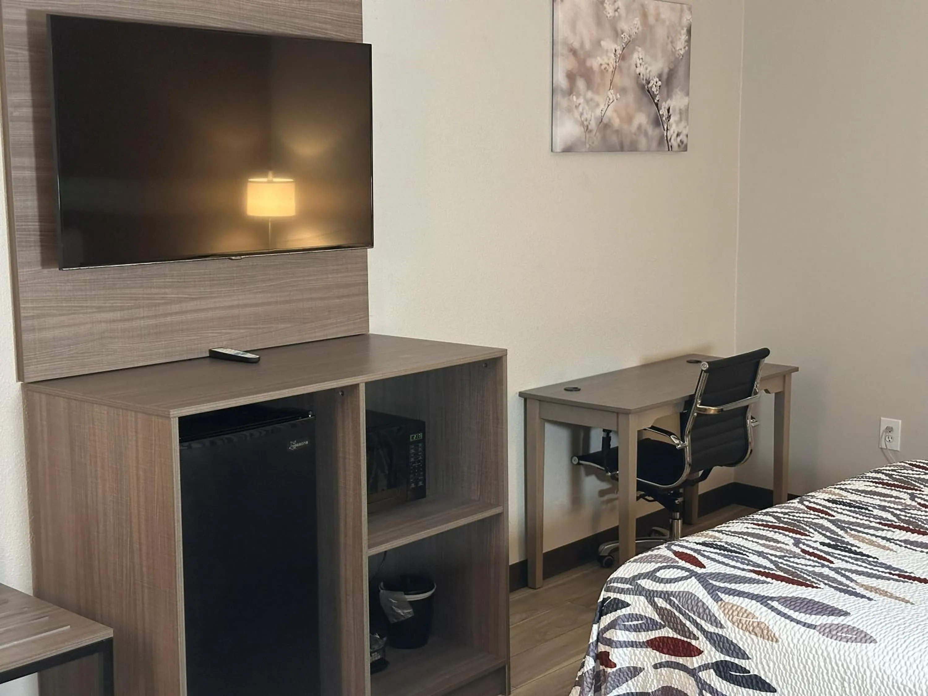 Bedroom, Bed in Red Roof Inn & Suites Middleborough