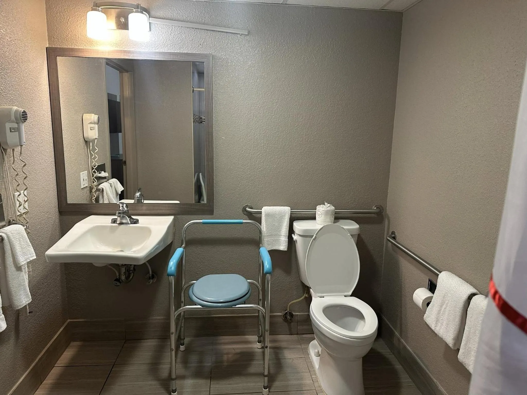 Bathroom in Red Roof Inn & Suites Middleborough