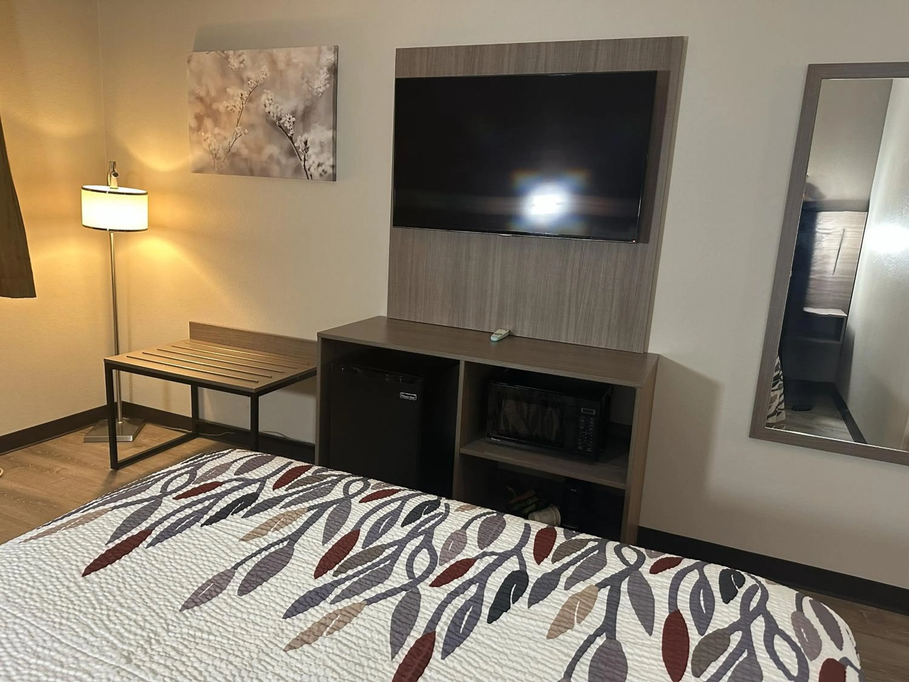 Bedroom, Bed in Red Roof Inn & Suites Middleborough