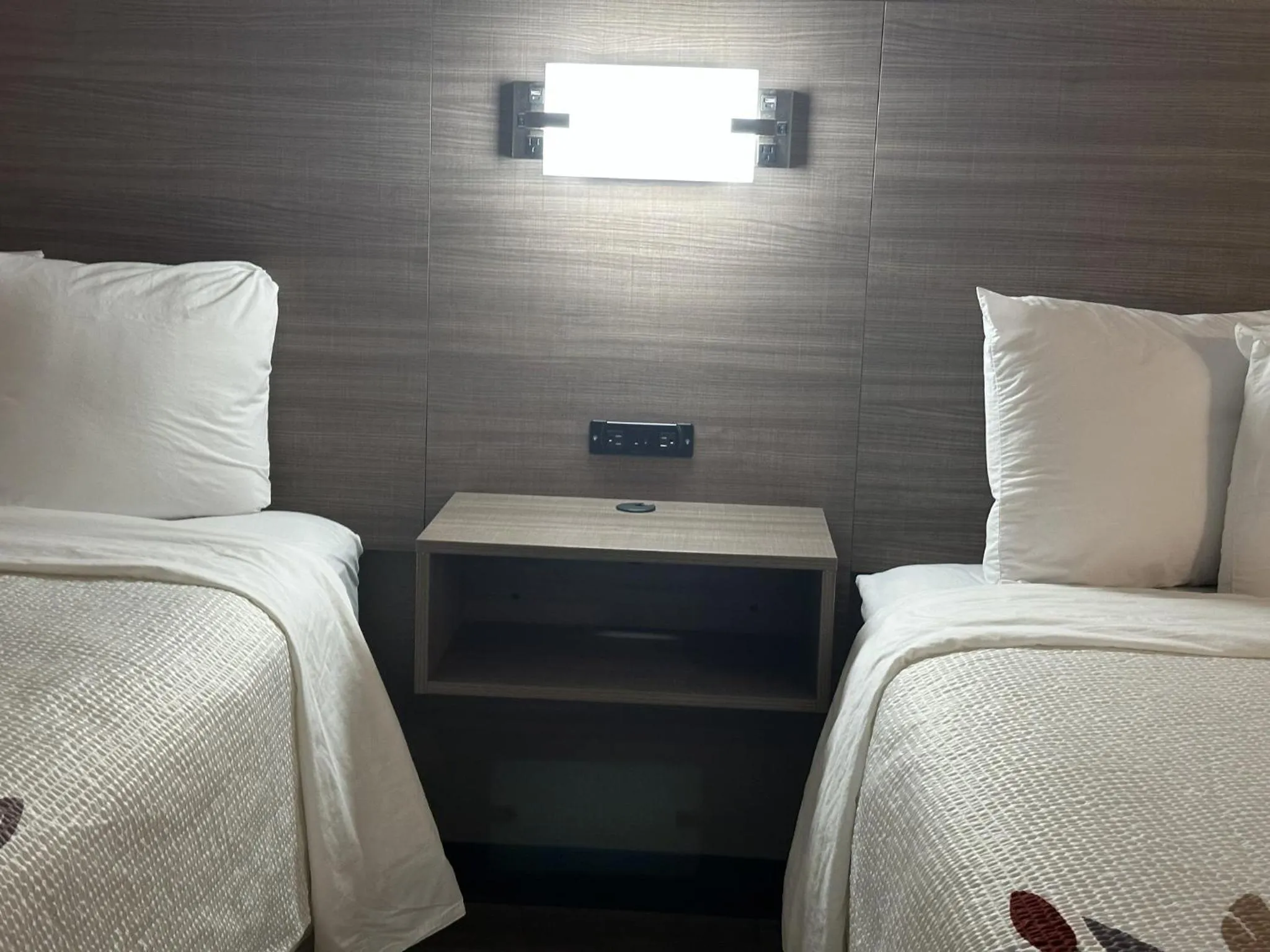 Photo of the whole room, Bed in Red Roof Inn & Suites Middleborough