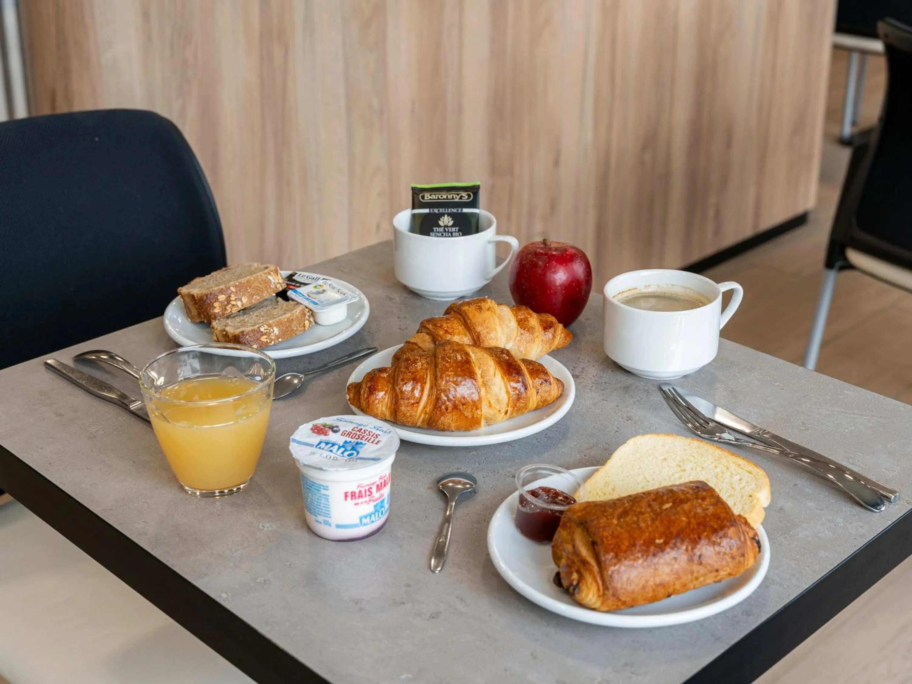 Breakfast in B&B HOTEL Lorient Ploemeur